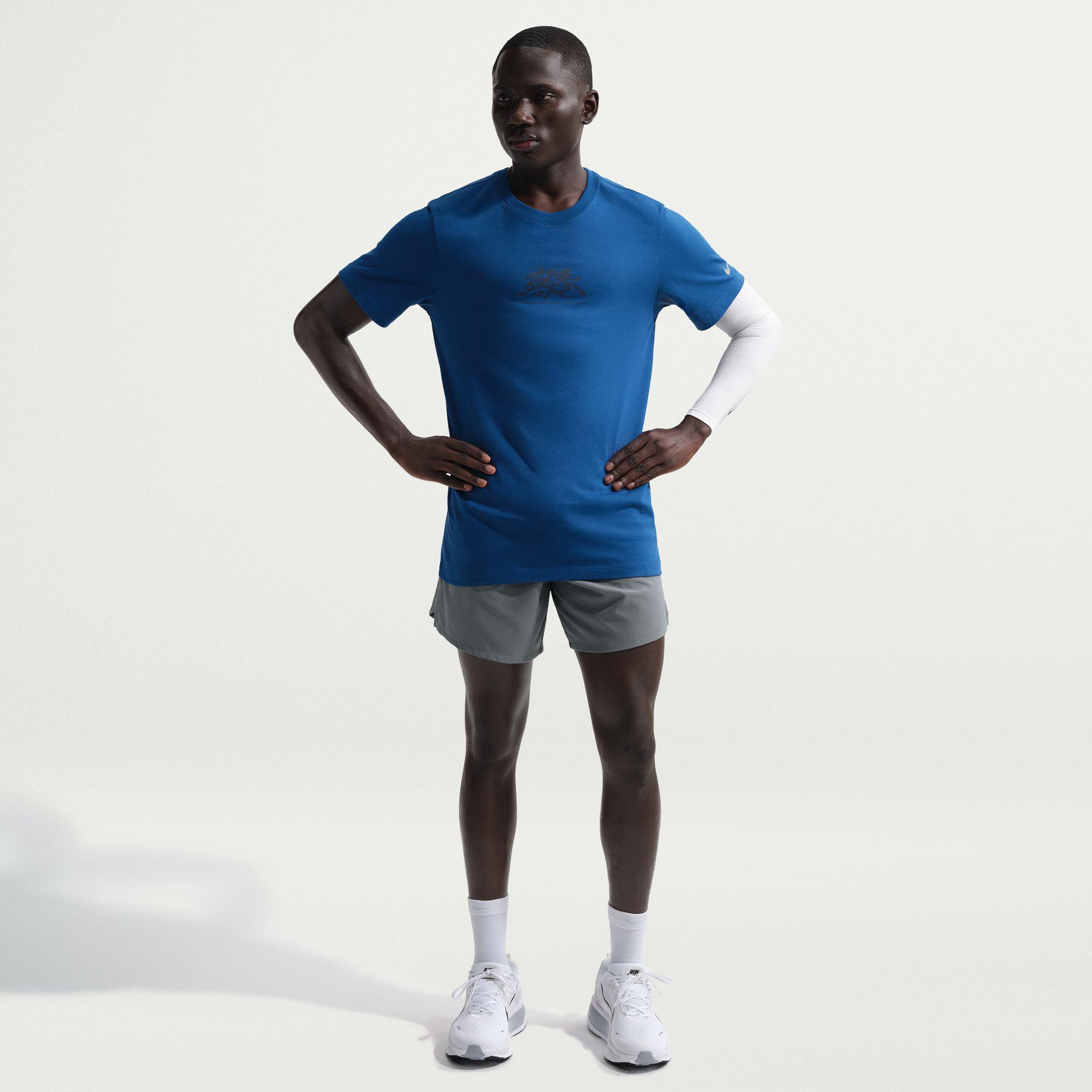 Nike Dri-Fit Stride 18 cm Erkek Gri Şort