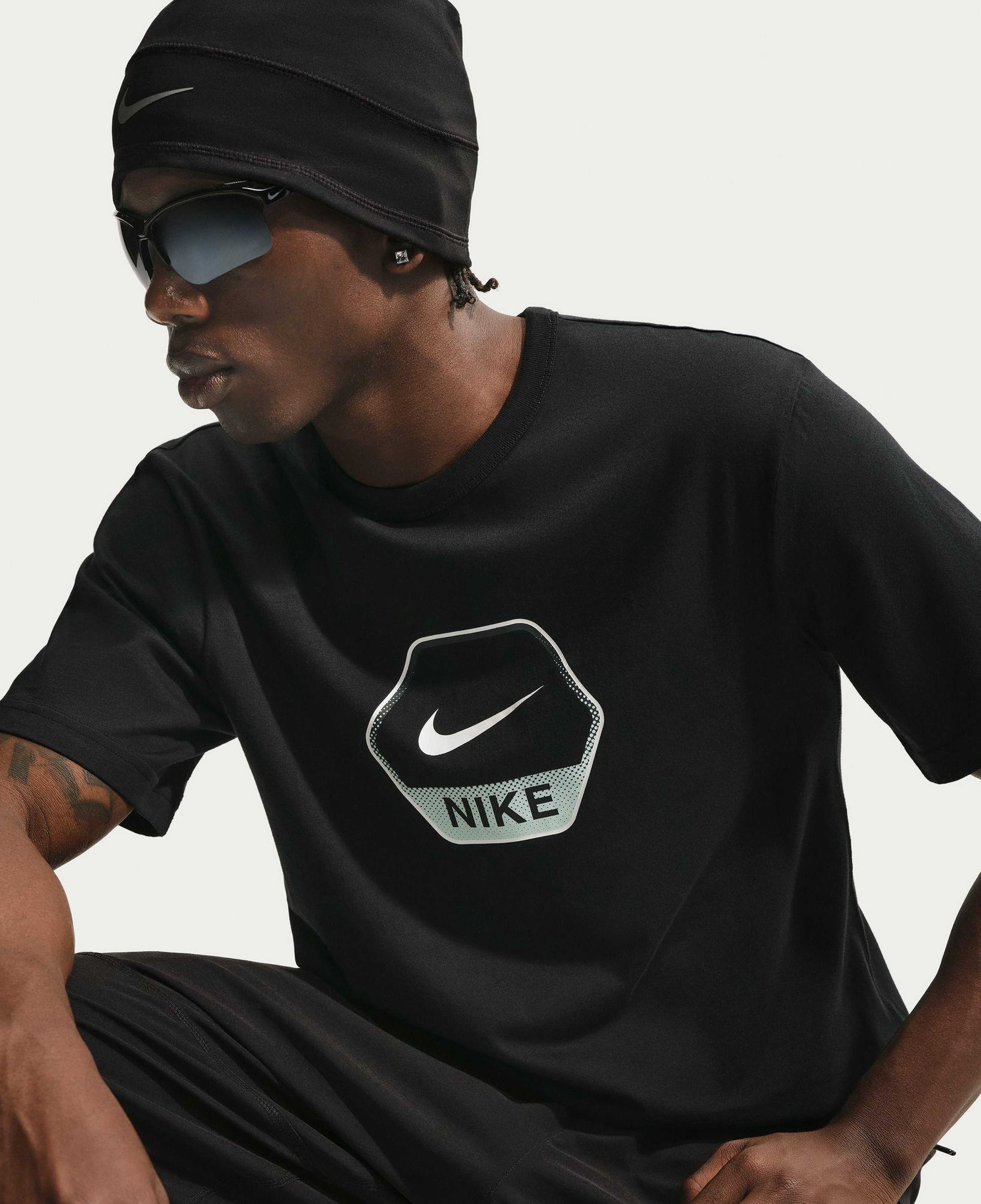 Nike Sportswear Erkek Siyah T-Shirt