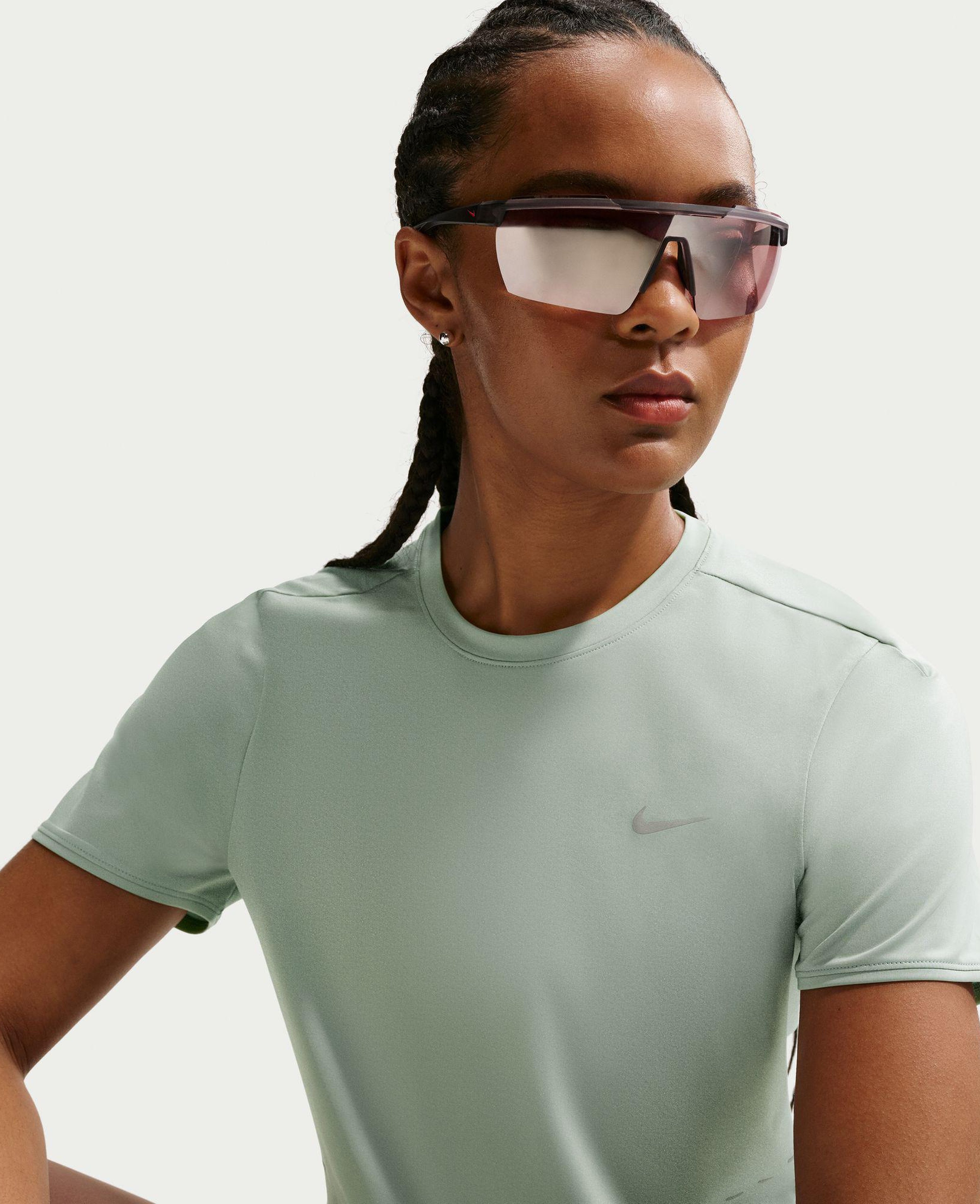 Nike Swift Dri-Fit Kadın Yeşil T-Shirt