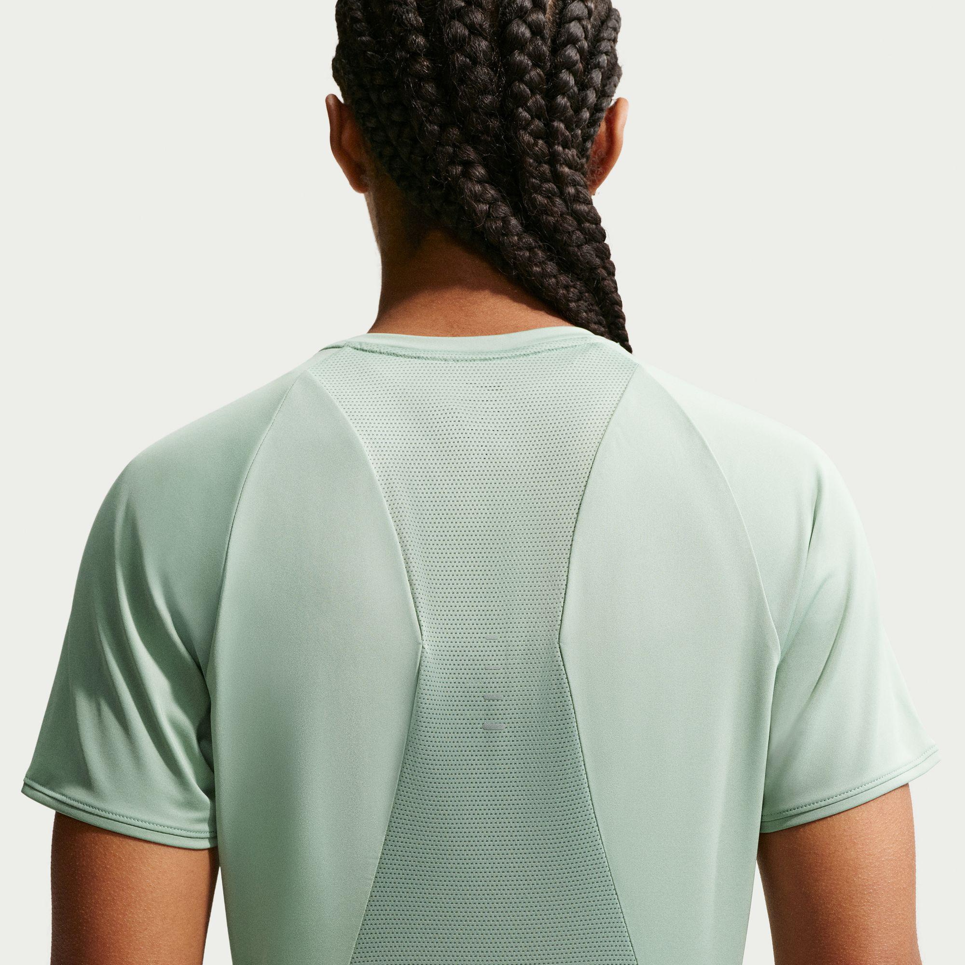 Nike Swift Dri-Fit Kadın Yeşil T-Shirt