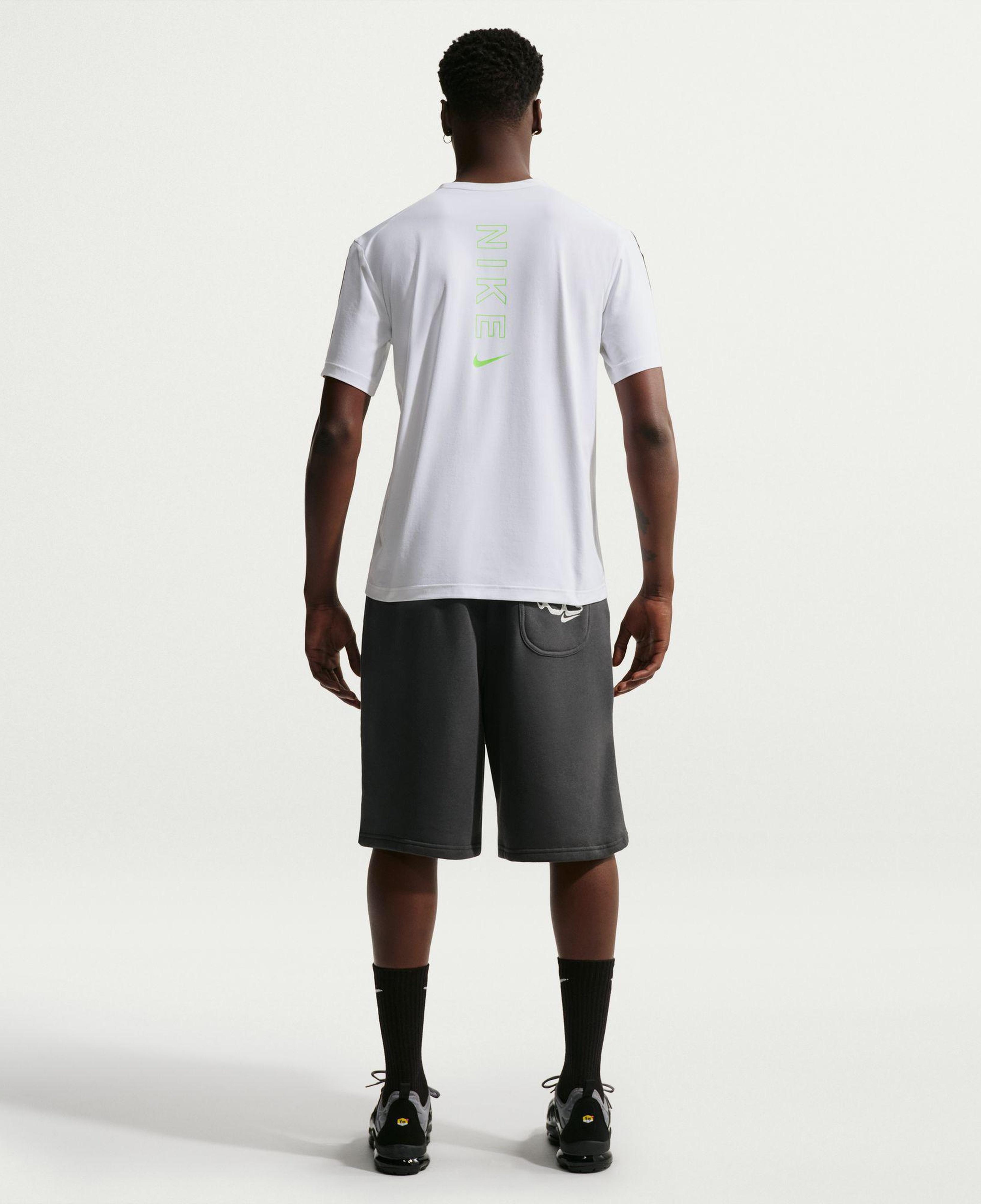 Nike Sportswear City Side Dri-Fit Erkek Beyaz T-Shirt