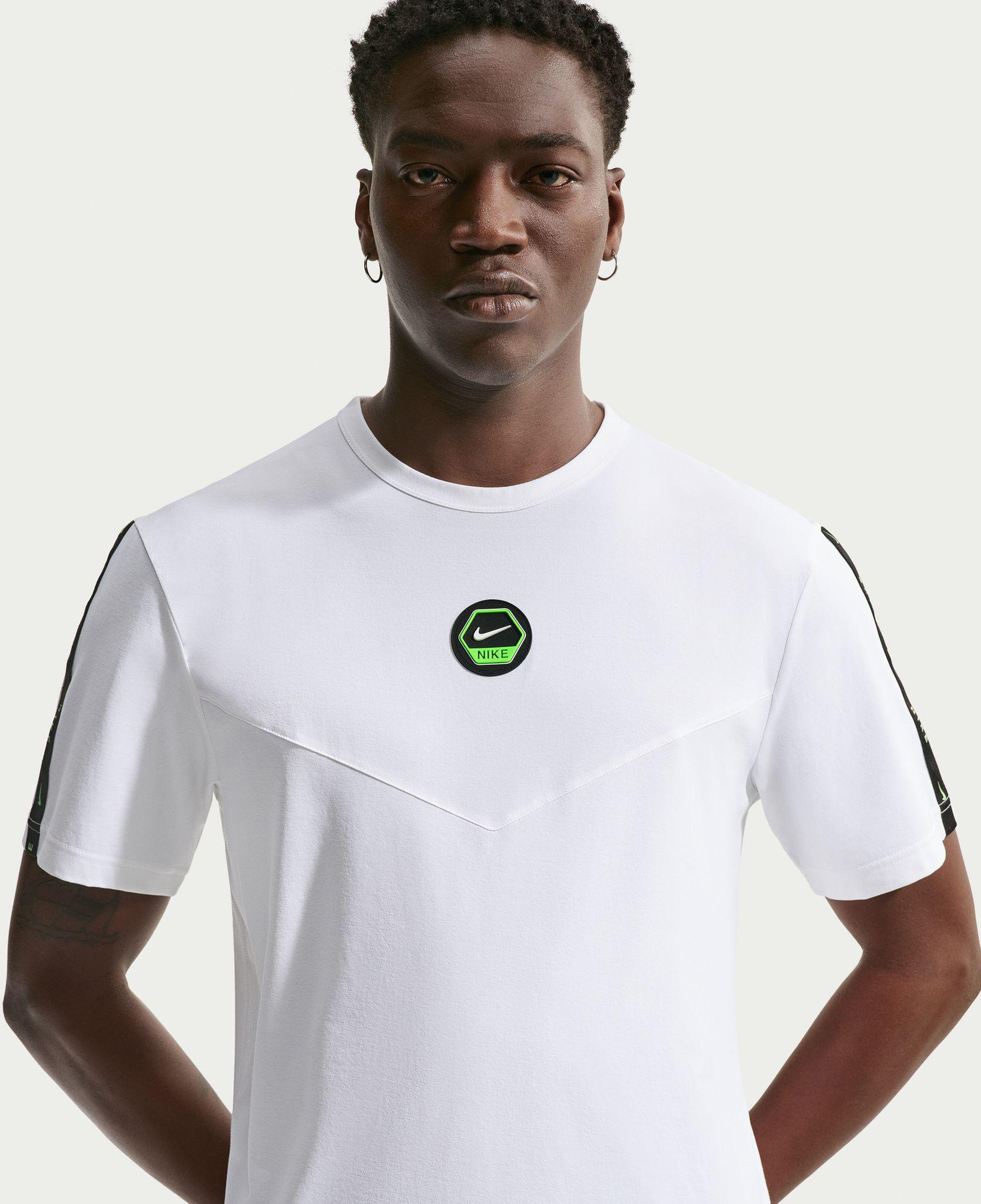 Nike Sportswear City Side Dri-Fit Erkek Beyaz T-Shirt