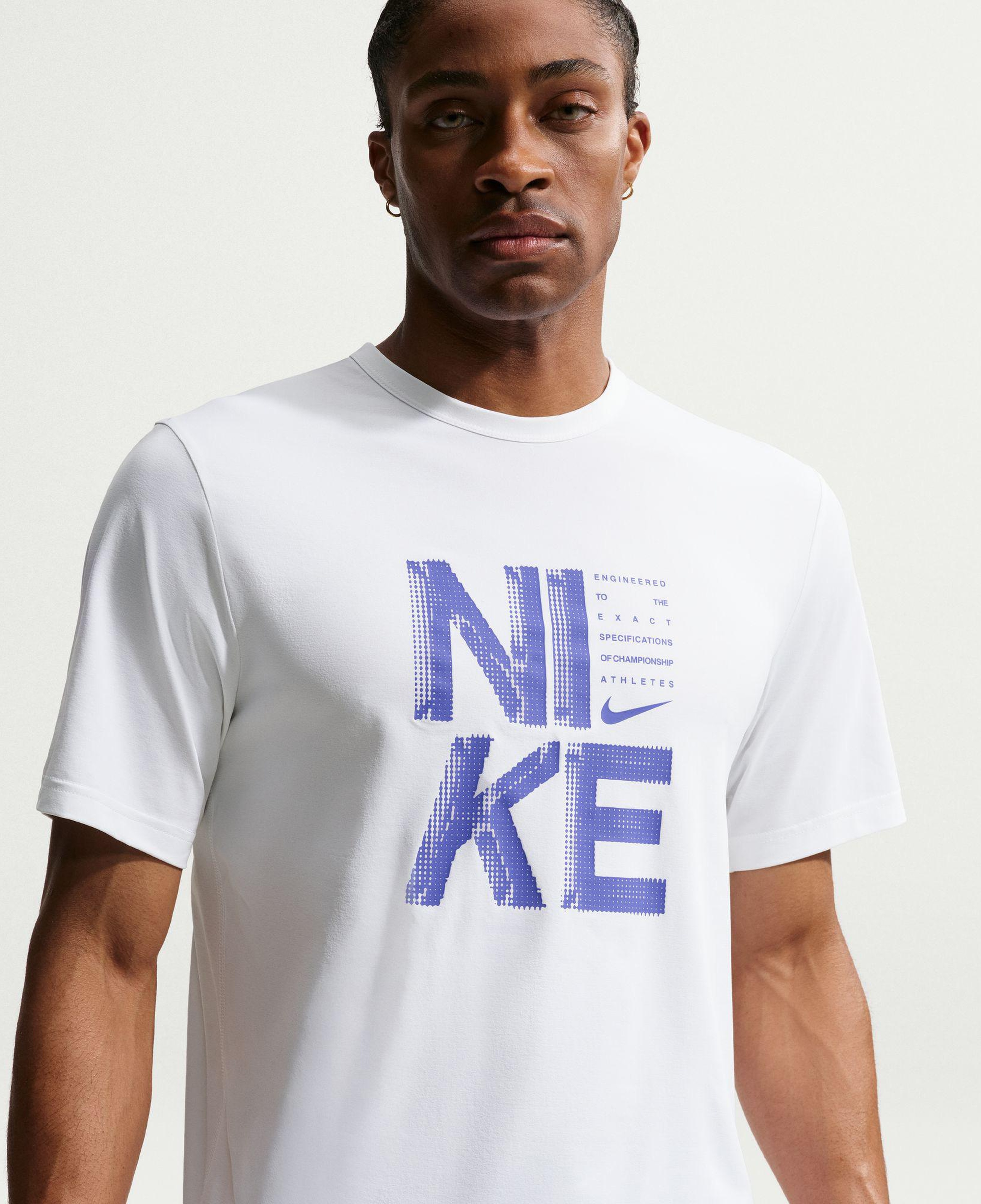 Nike Dri-Fit Hyverse GFX Erkek Beyaz T-Shirt