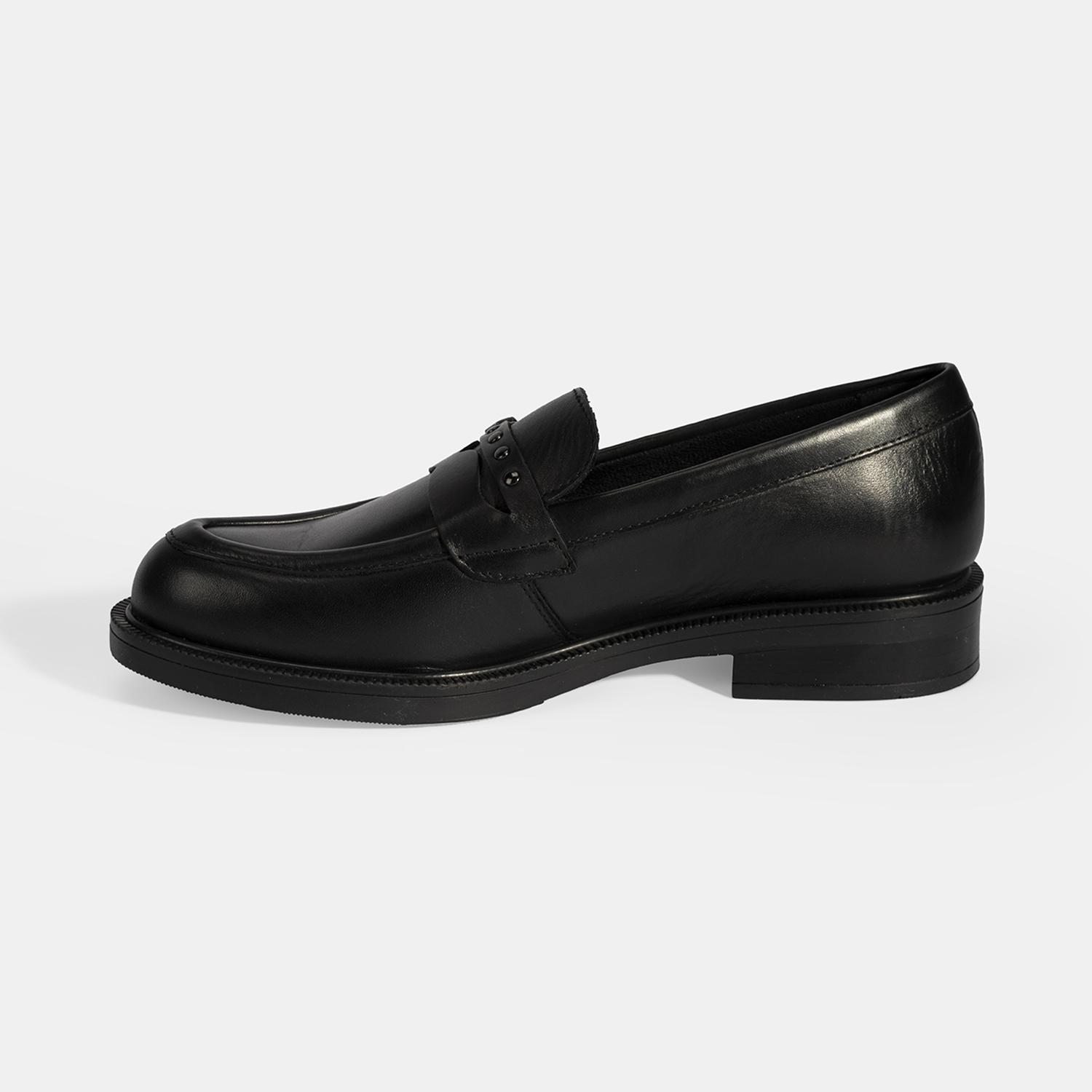 Kadın Siyah Metal Toka Detaylı Deri Loafer