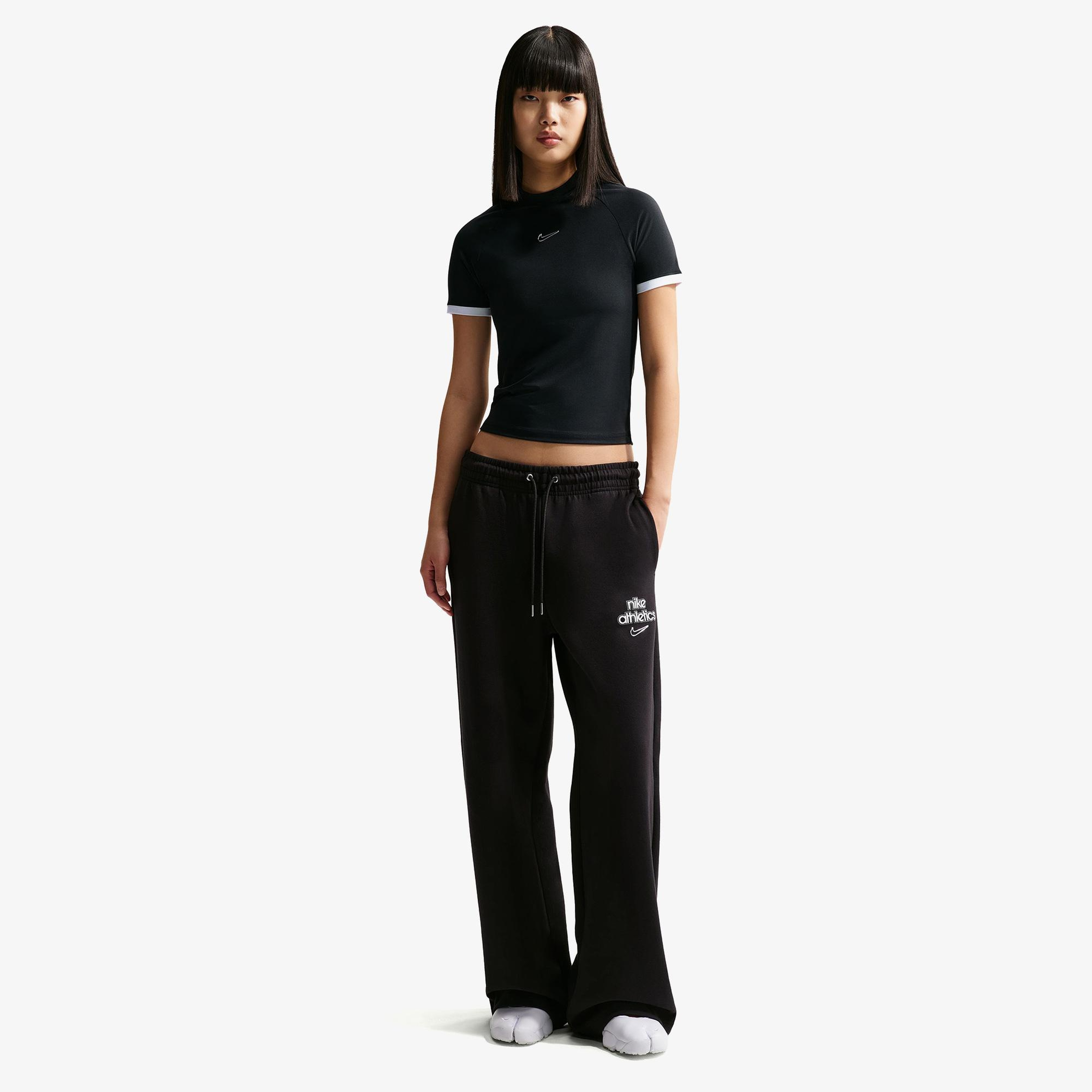 Nike Sportswear Fitted Kadın Siyah T-Shirt