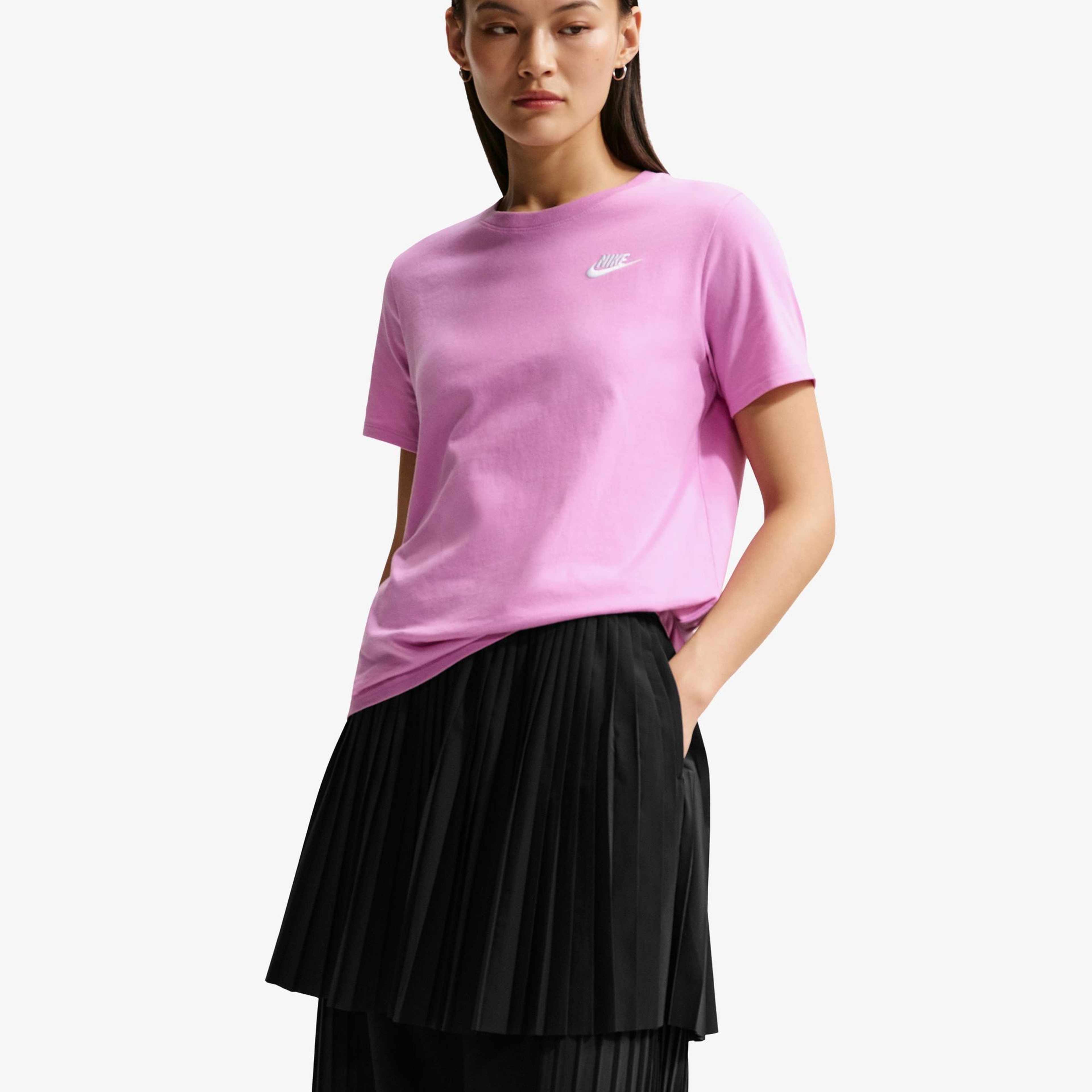 Nike Sportswear Club Essentials Kadın Pembe T-Shirt