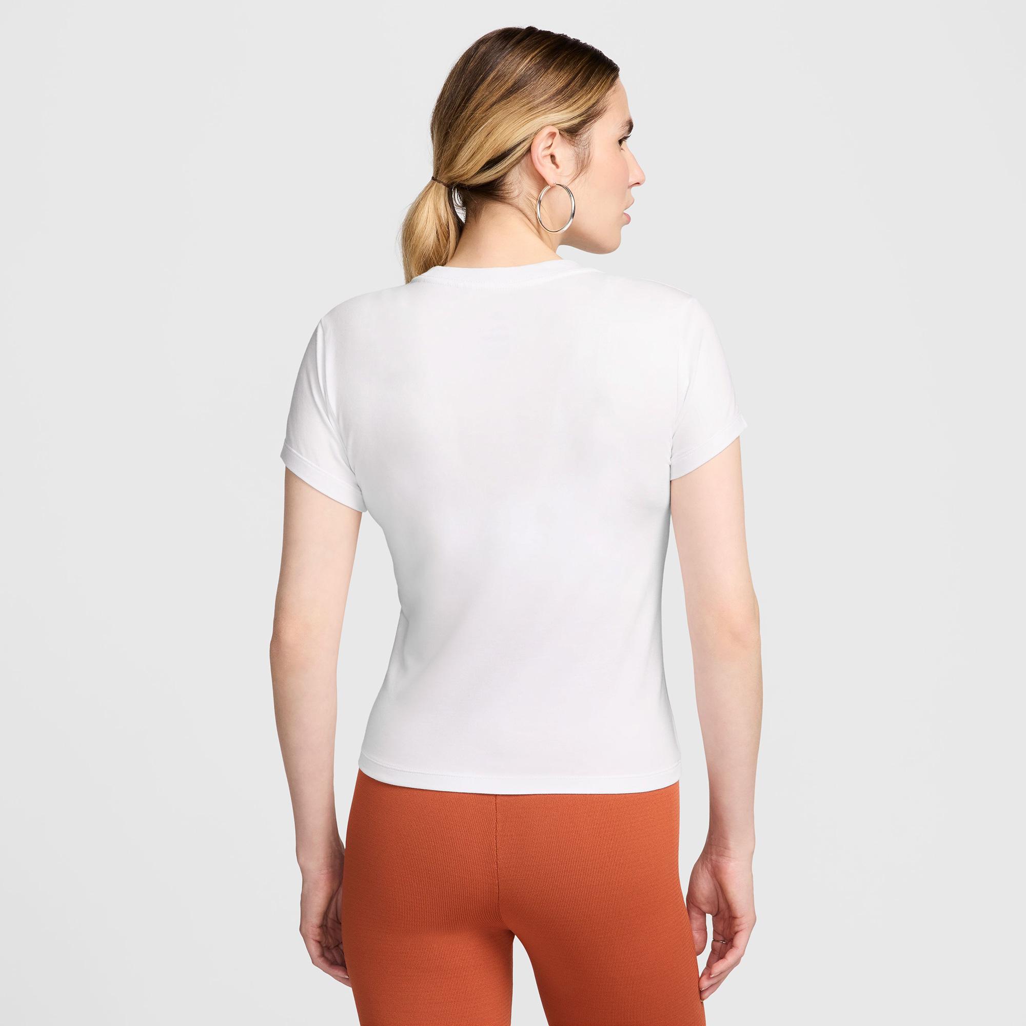 Nike Sportswear Chill Knit Kadın Beyaz T-Shirt