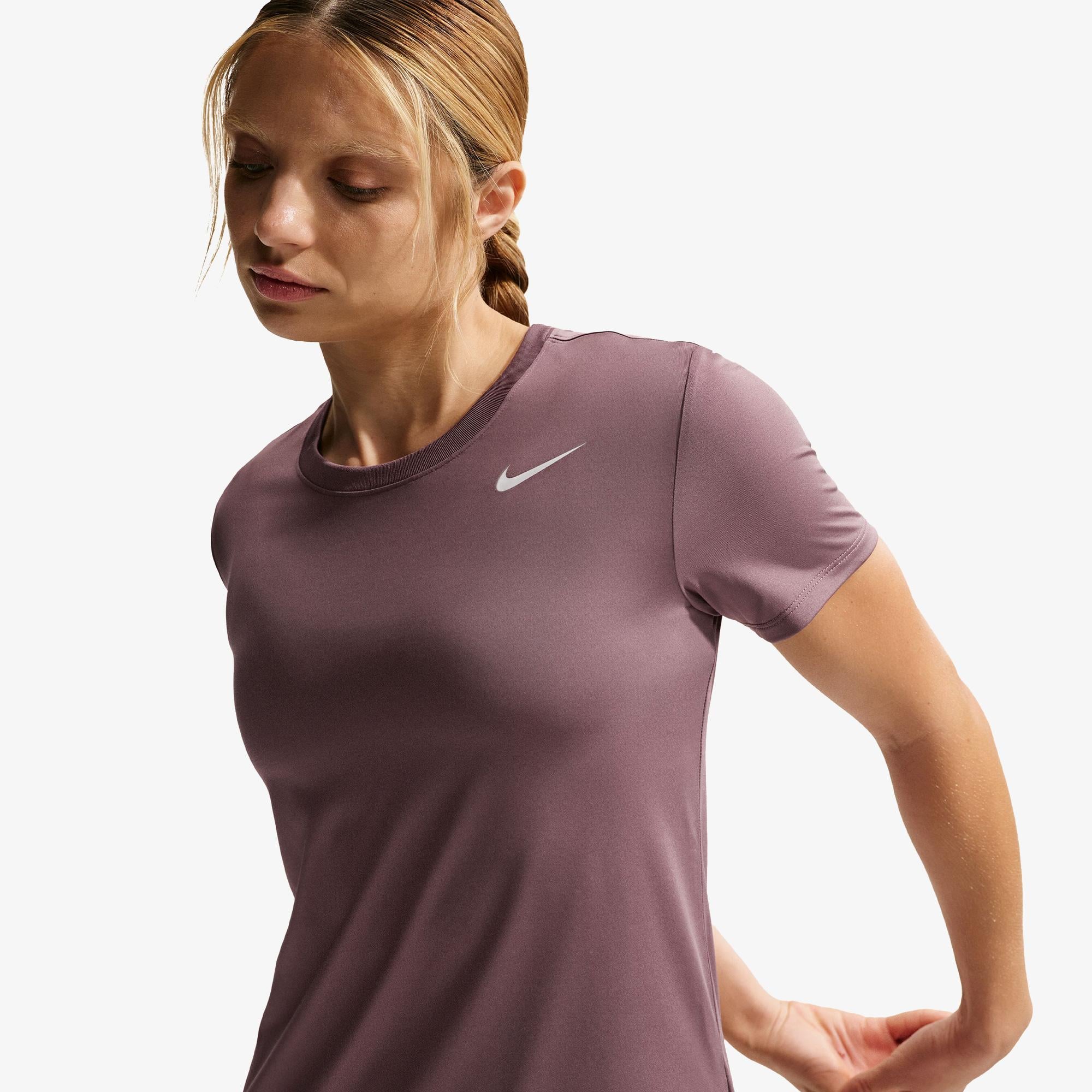 Nike Dri-Fit Kadın Mor T-Shirt