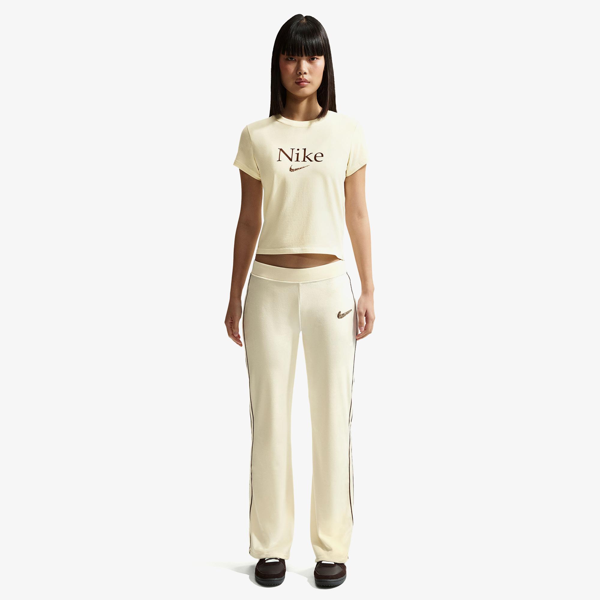 Nike Sportswear Kadın Krem Rengi Crop T-Shirt