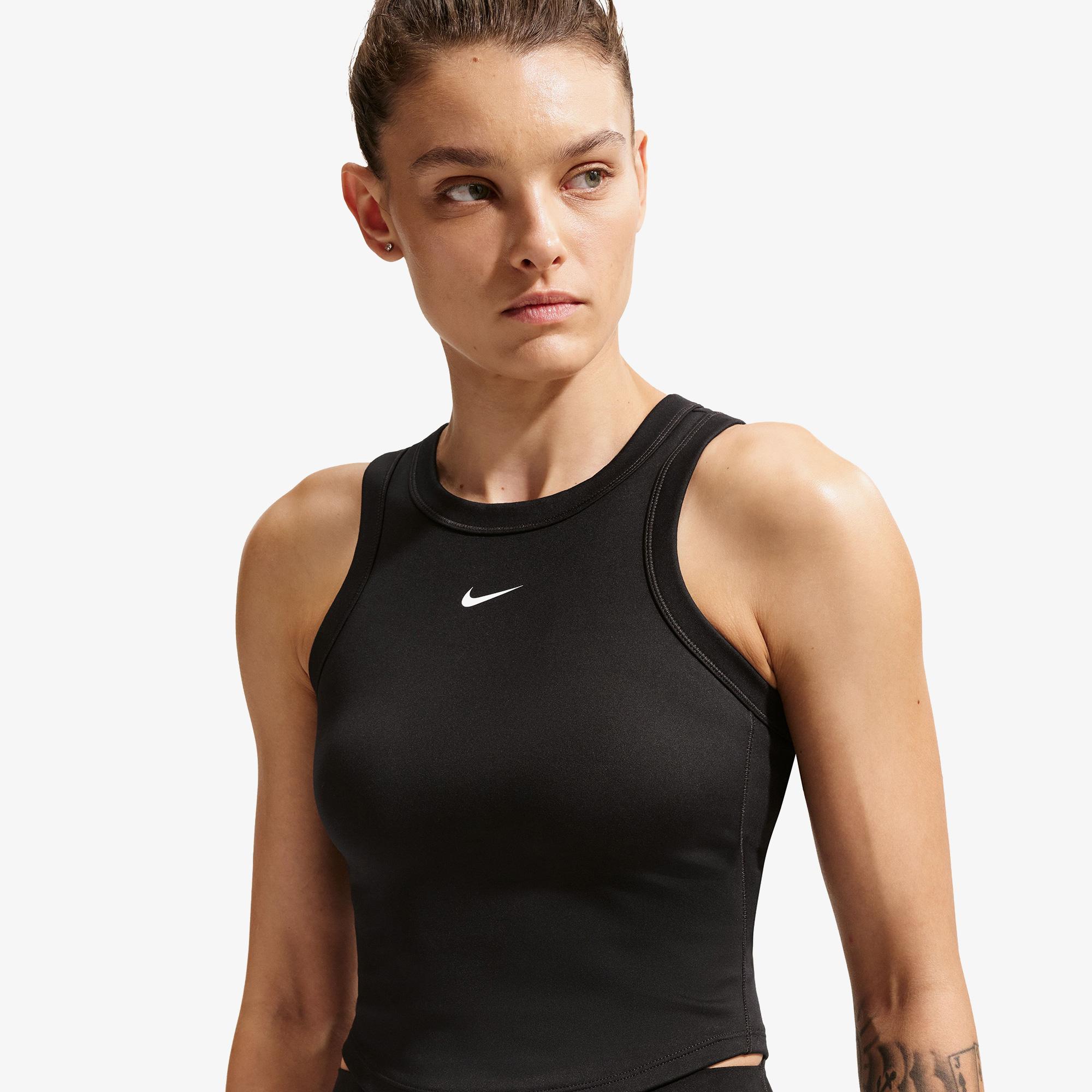 Nike One Fitted Dri-Fit Kadın Siyah Crop T-Shirt