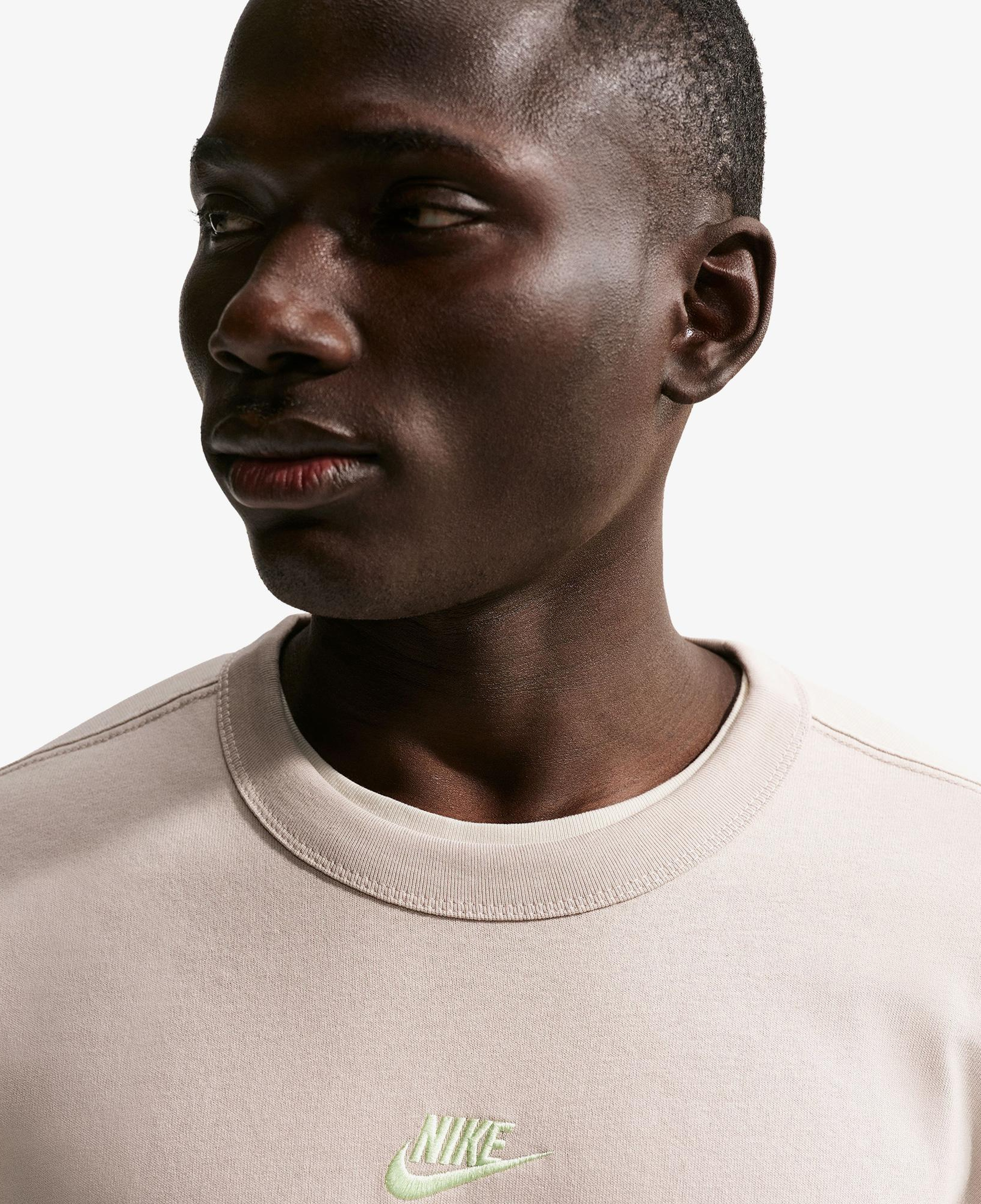 Nike Sportswear Premium Essentials Erkek Krem Rengi T-Shirt