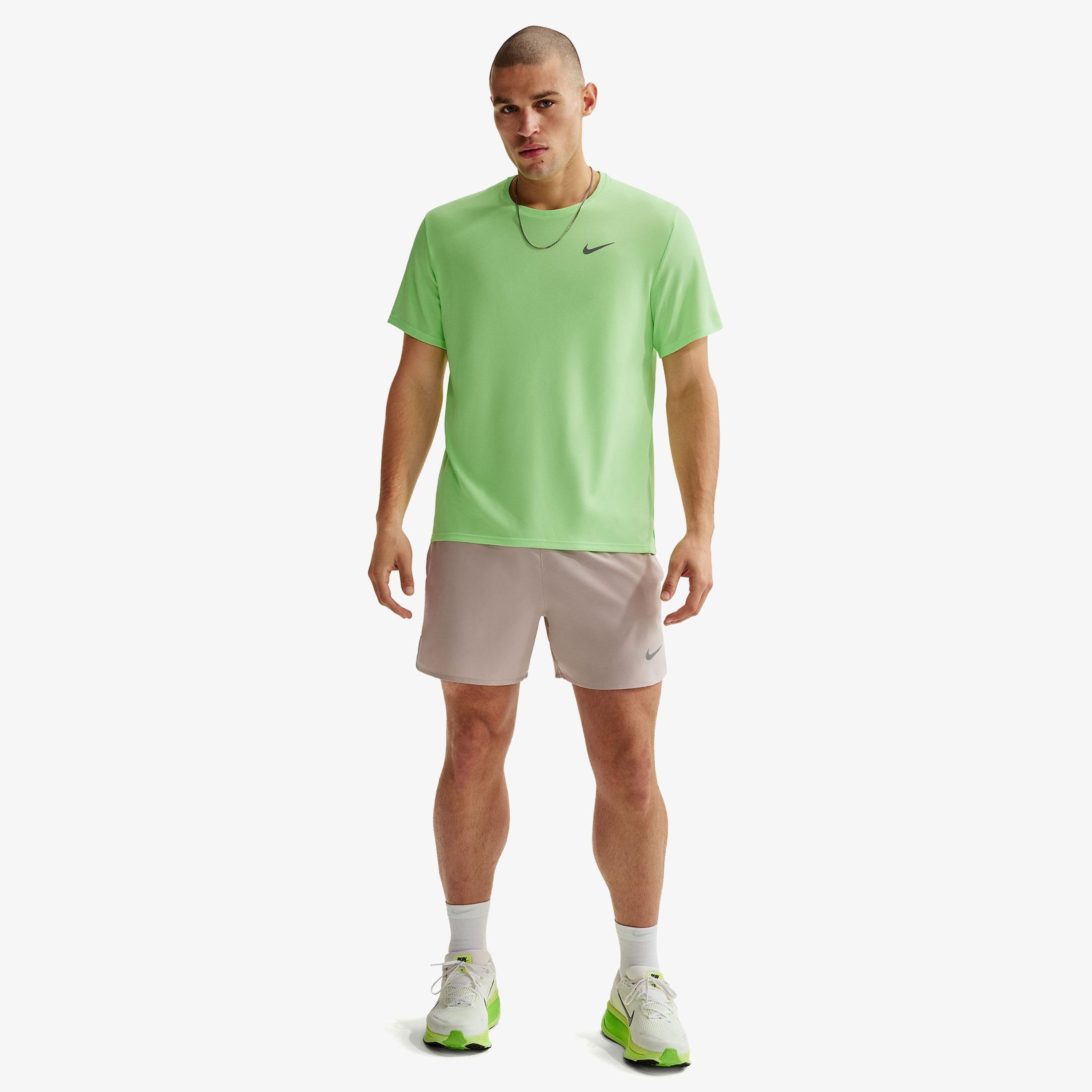 Nike Dri-Fit Miler Erkek Yeşil T-Shirt