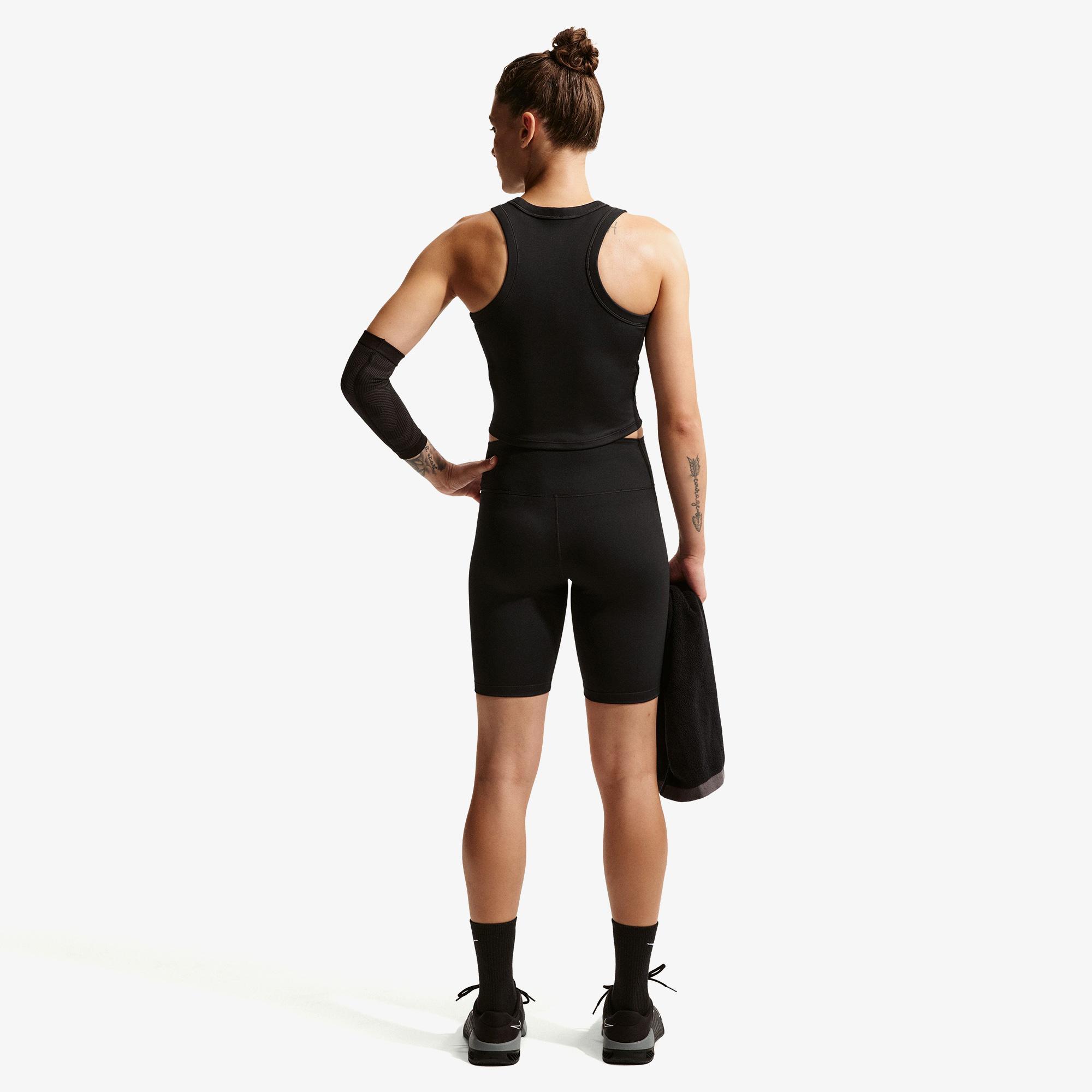 Nike One Fitted Dri-Fit Kadın Siyah Crop T-Shirt