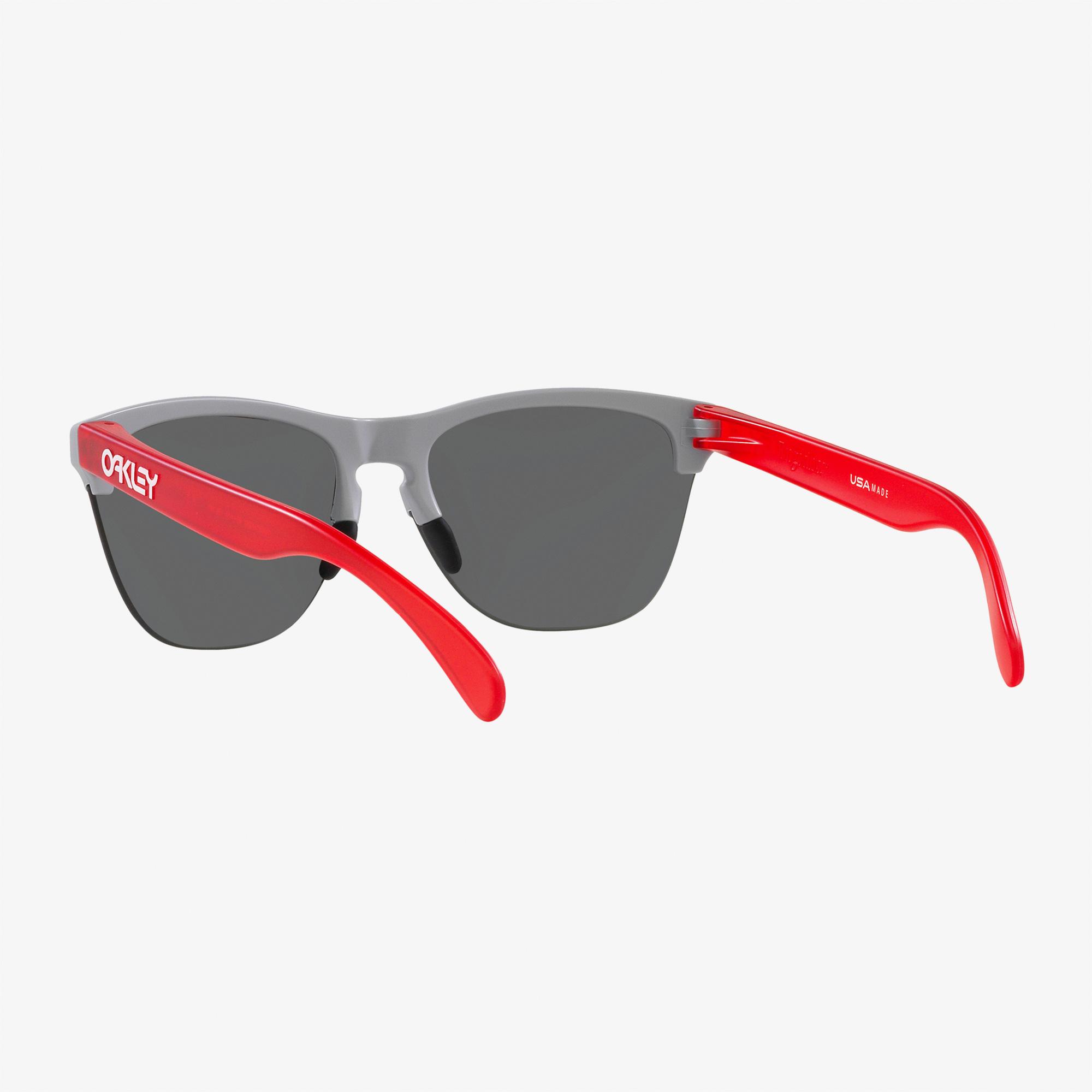 OAKLEY 0Ve2226 Erkek Kırmızı Güneş Gözlüğü