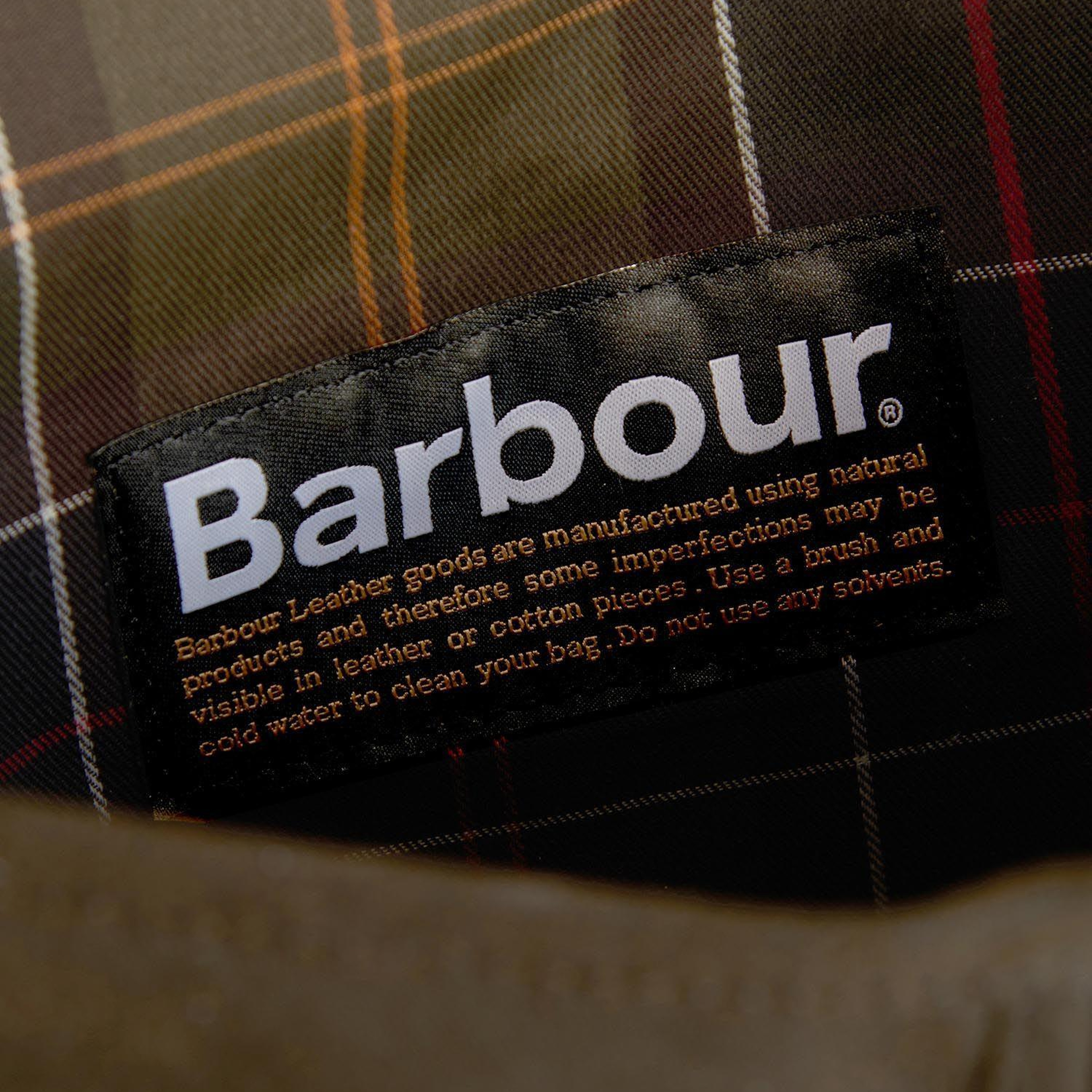 Barbour Yağlı Deri Tarras Postacı Çantası
