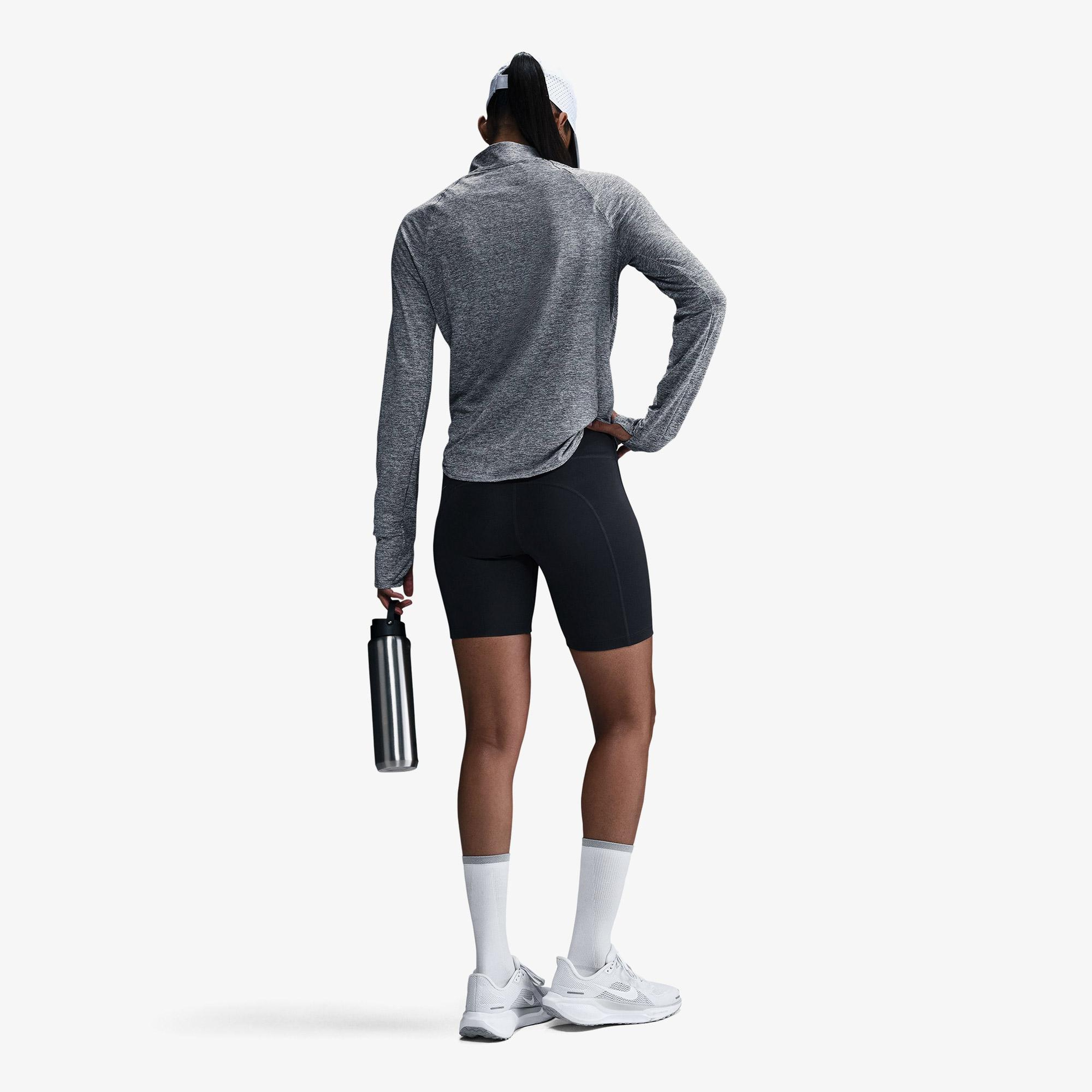 Nike Swift Dri-Fit Kadın Gri T-Shirt
