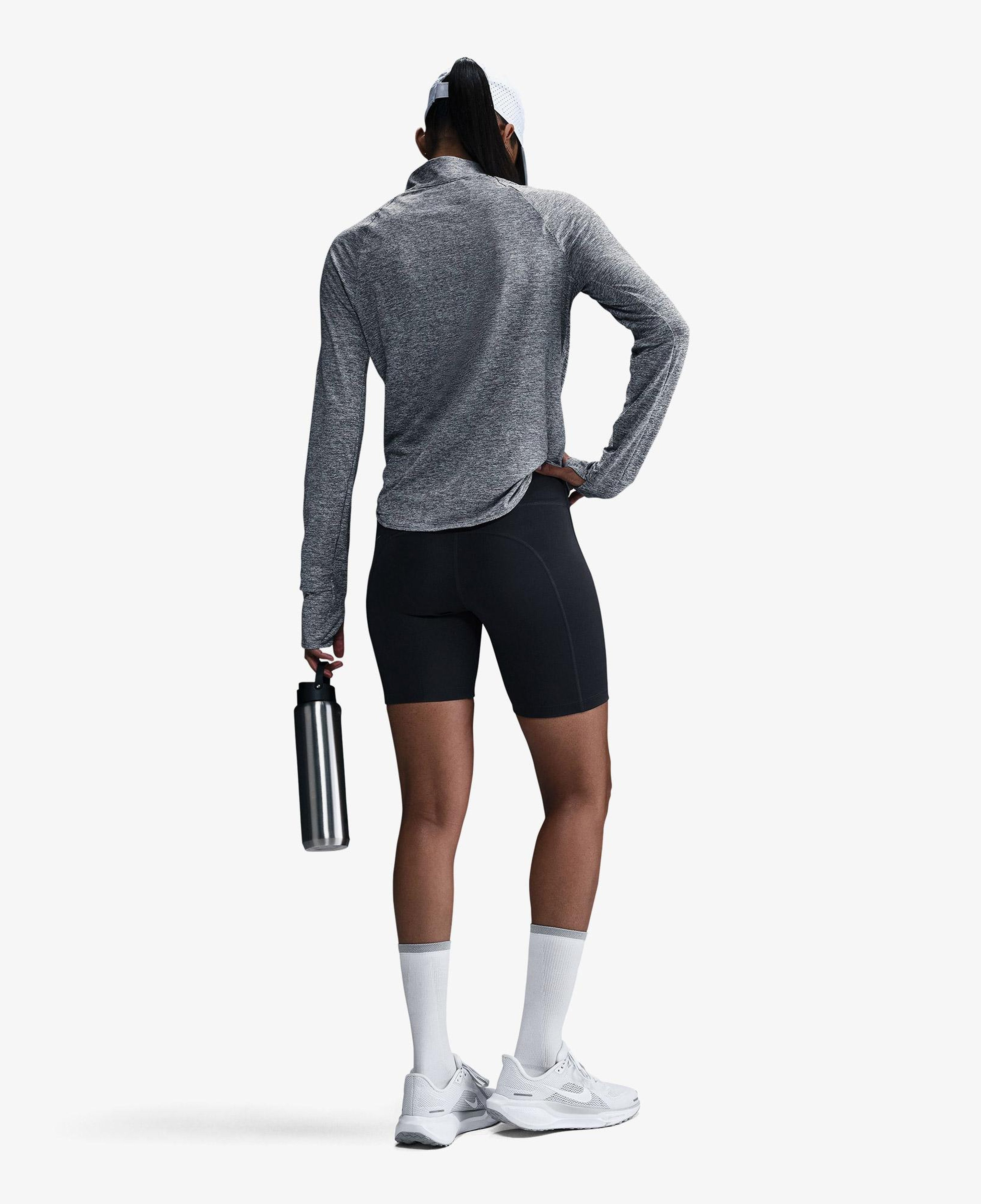 Nike Swift Dri-Fit Kadın Gri T-Shirt