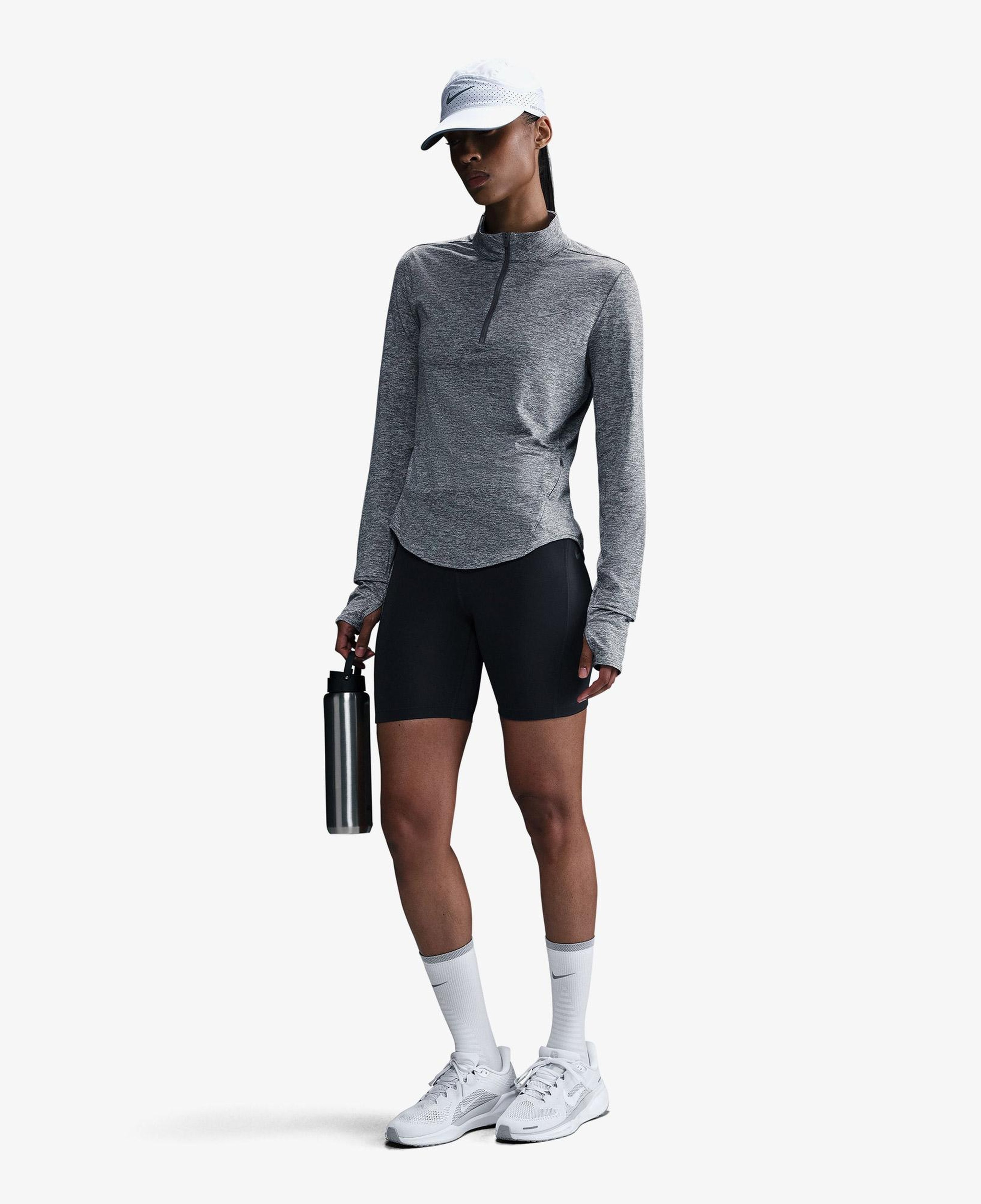 Nike Swift Dri-Fit Kadın Gri T-Shirt