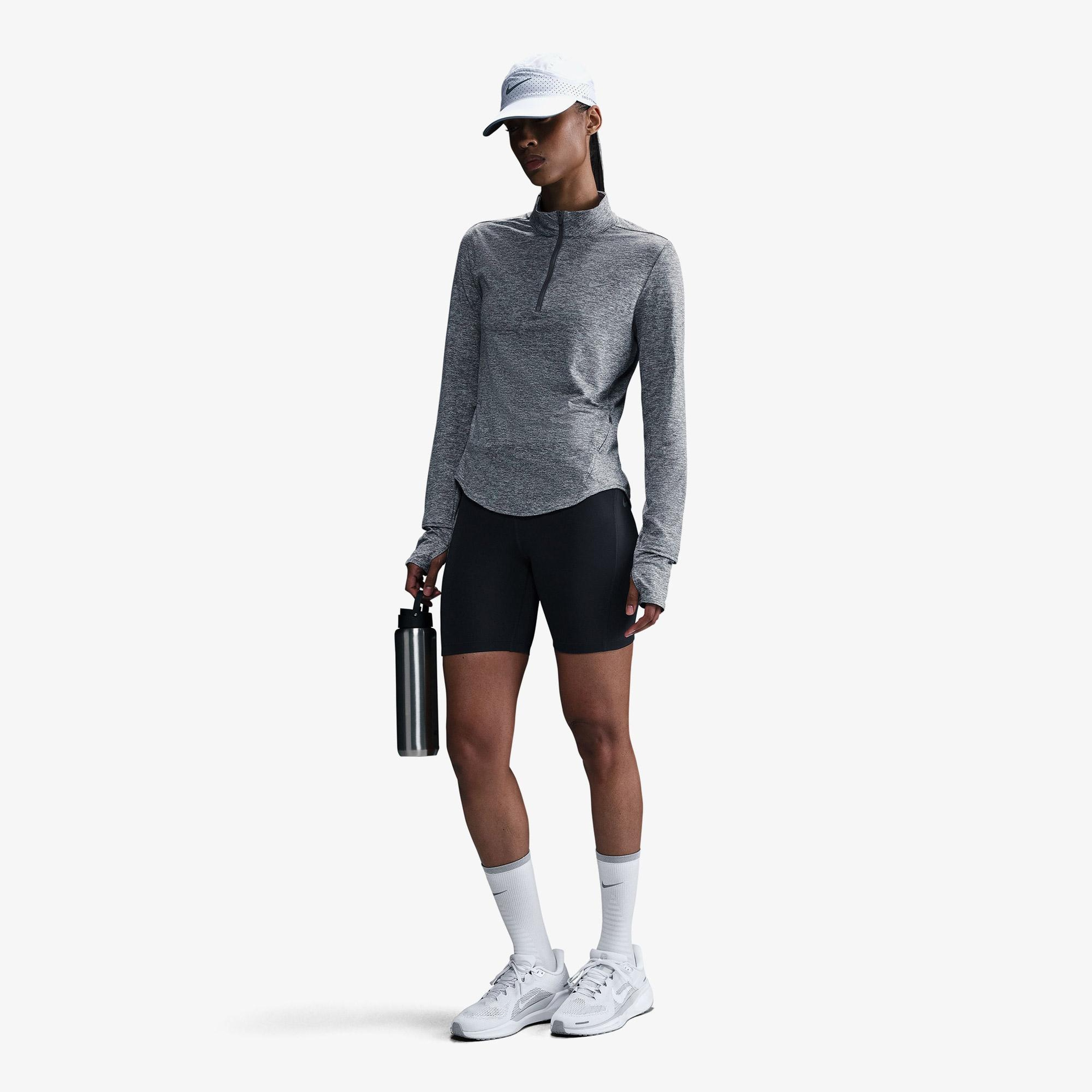 Nike Swift Dri-Fit Kadın Gri T-Shirt