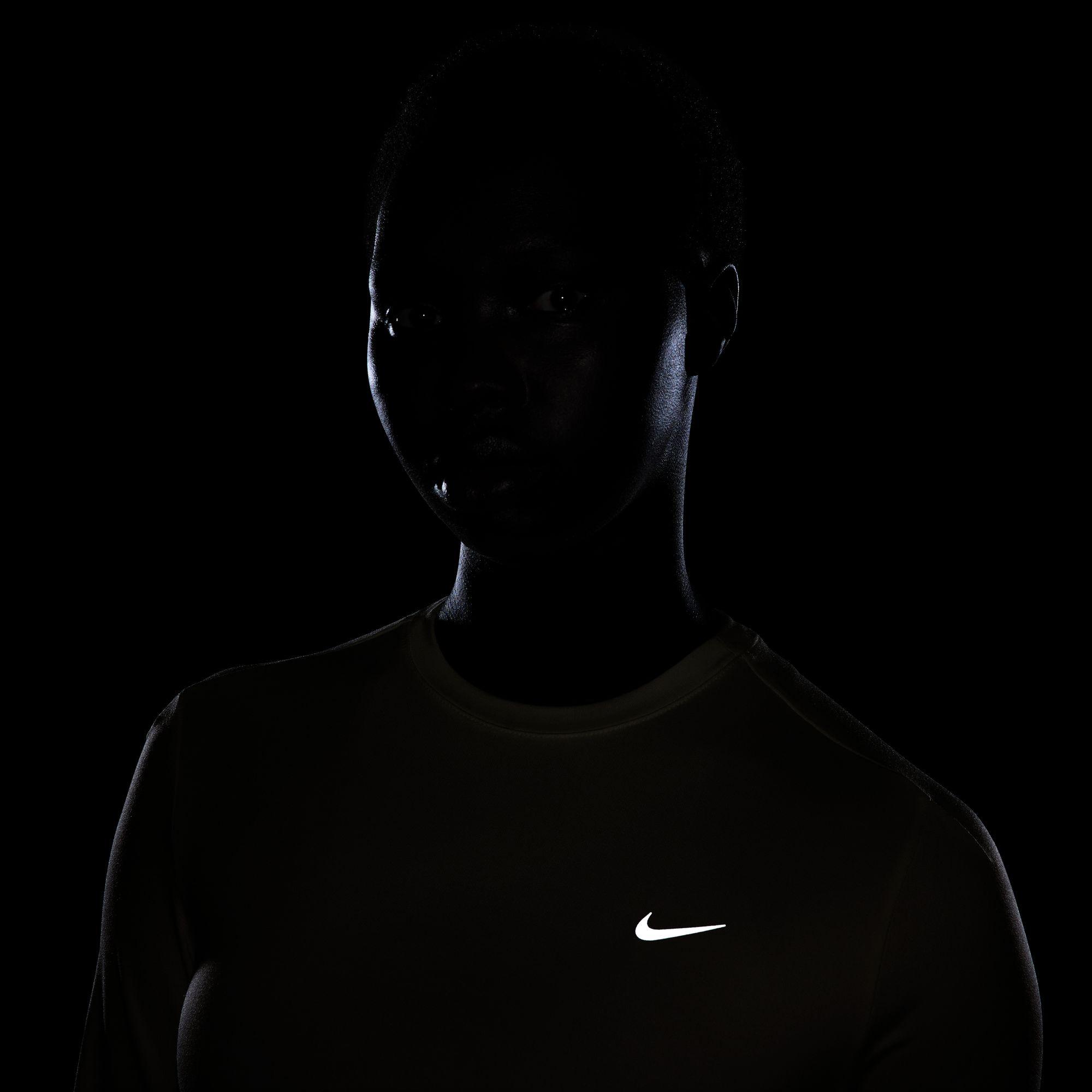 Nike Swift Dri-Fit Kadın Beyaz Uzun Kollu T-Shirt