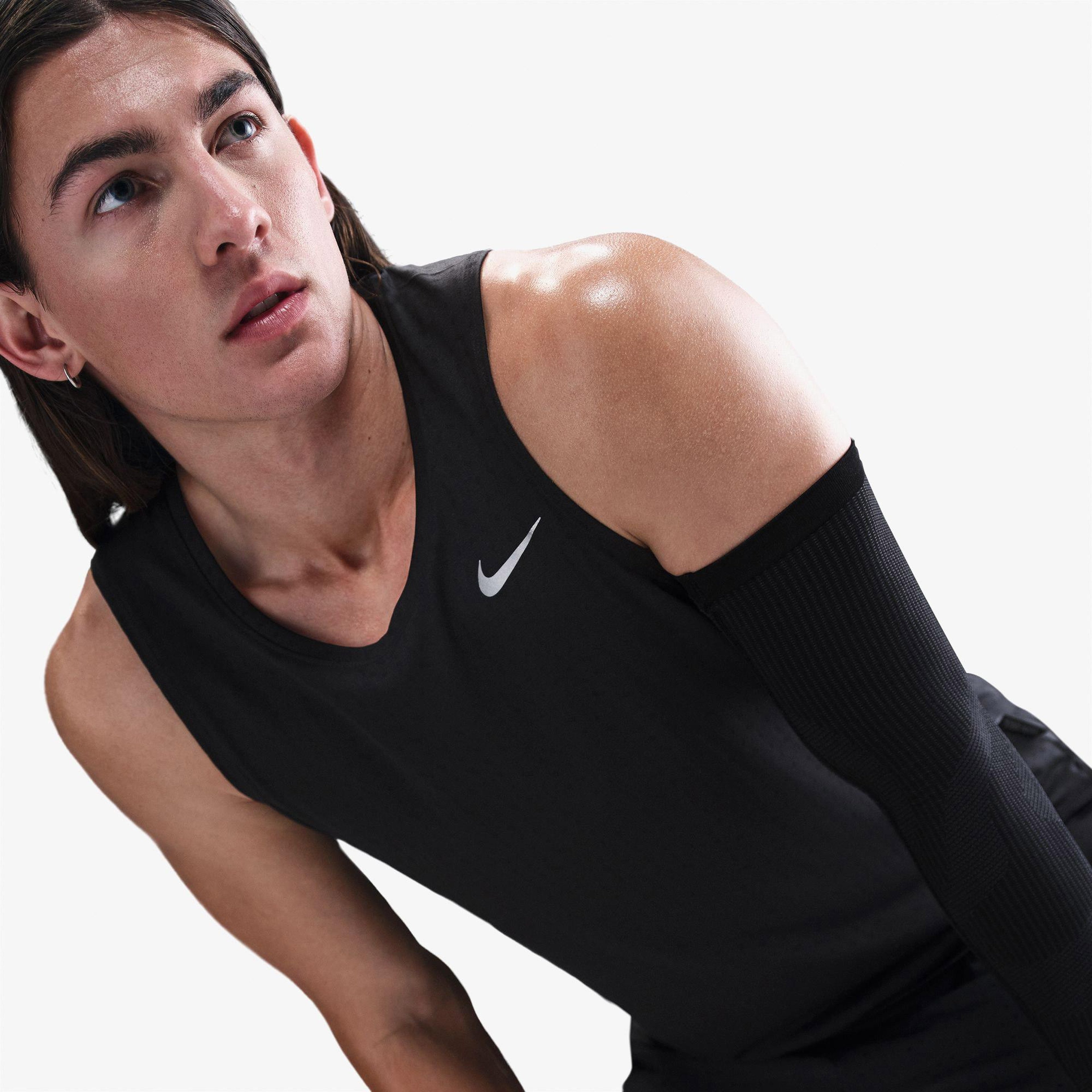 Nike Dri-Fit Breathe Miler Erkek Siyah Kolsuz T-Shirt