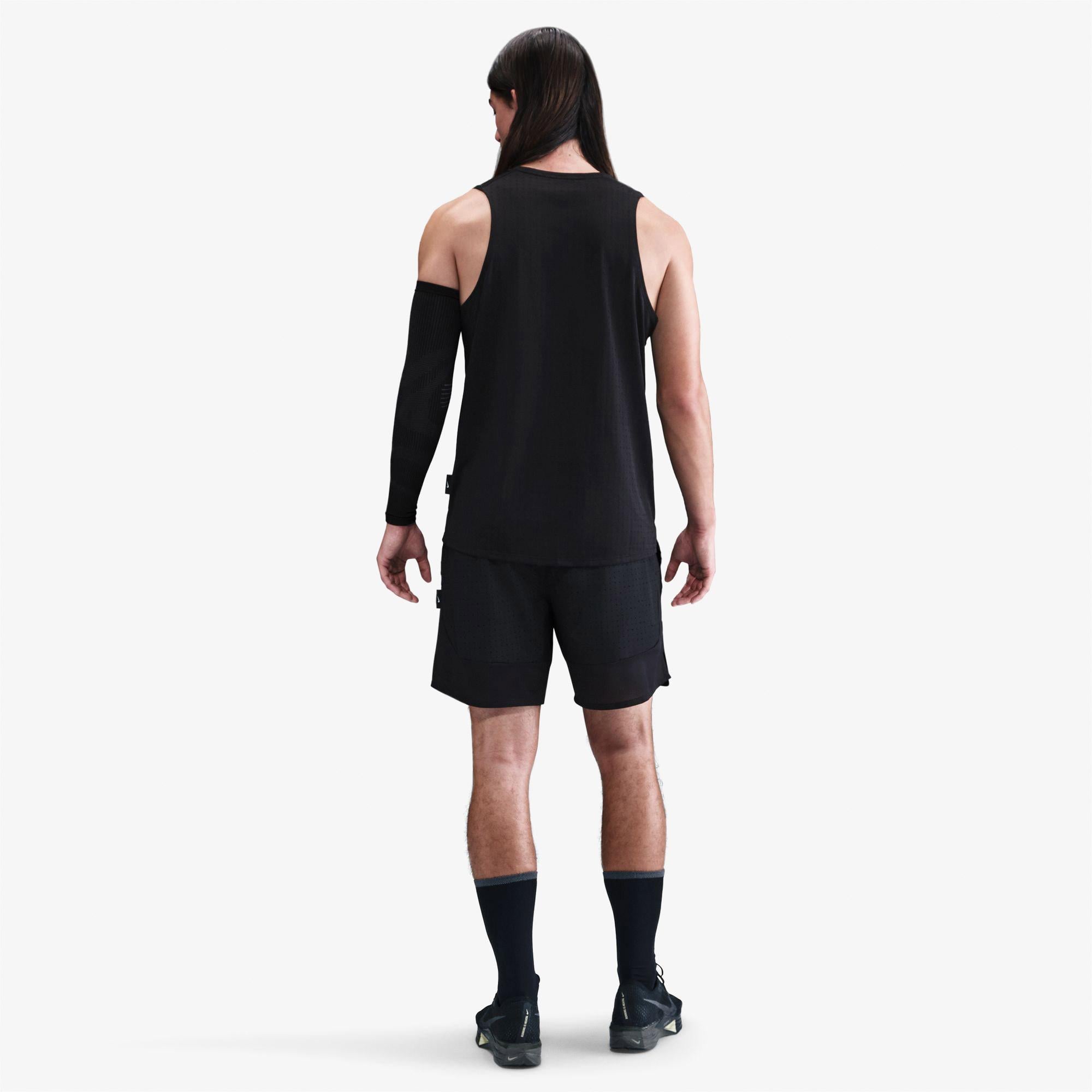 Nike Dri-Fit Breathe Miler Erkek Siyah Kolsuz T-Shirt