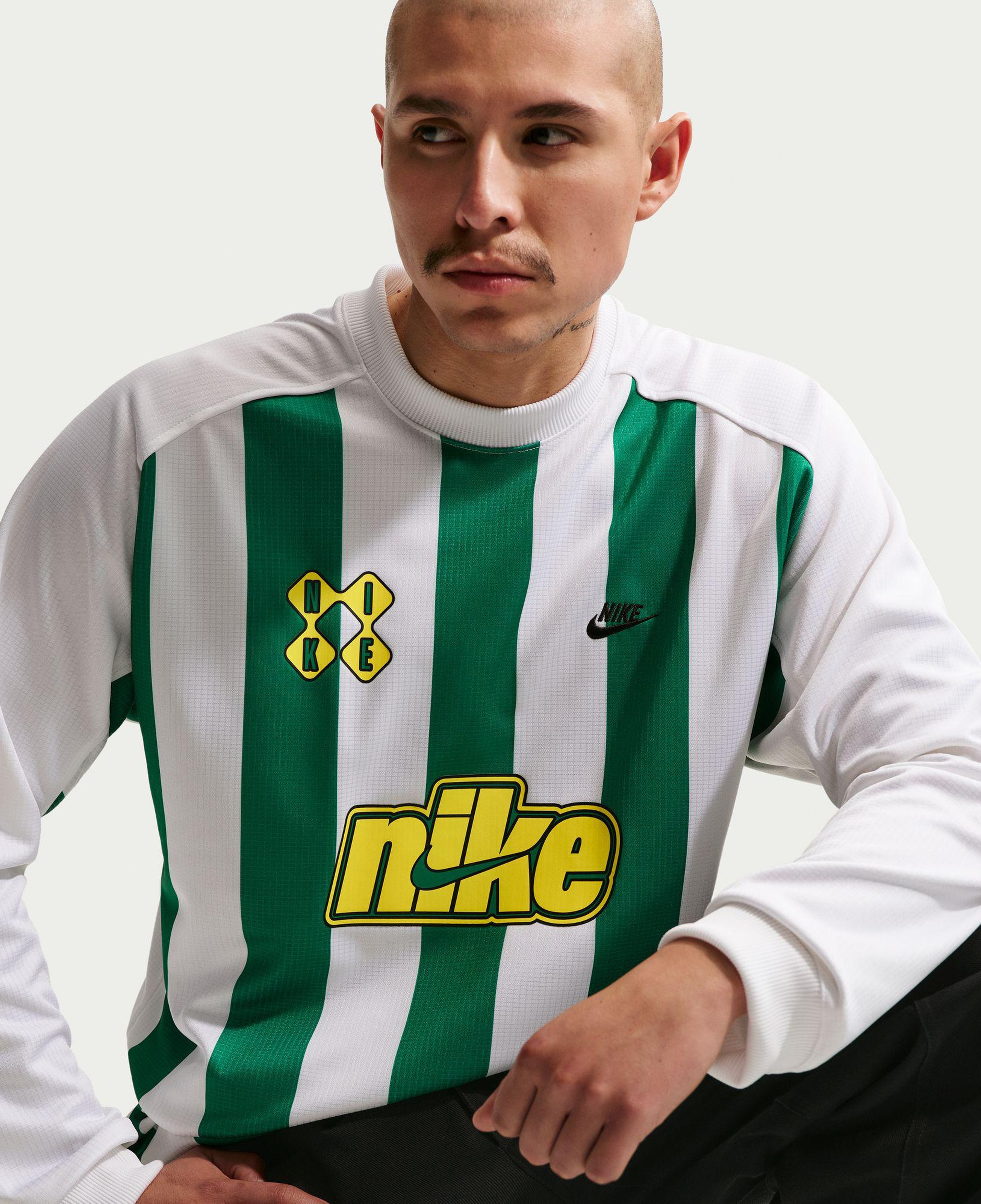 Nike Sportswear Club Goalie Erkek Yeşil T-Shirt