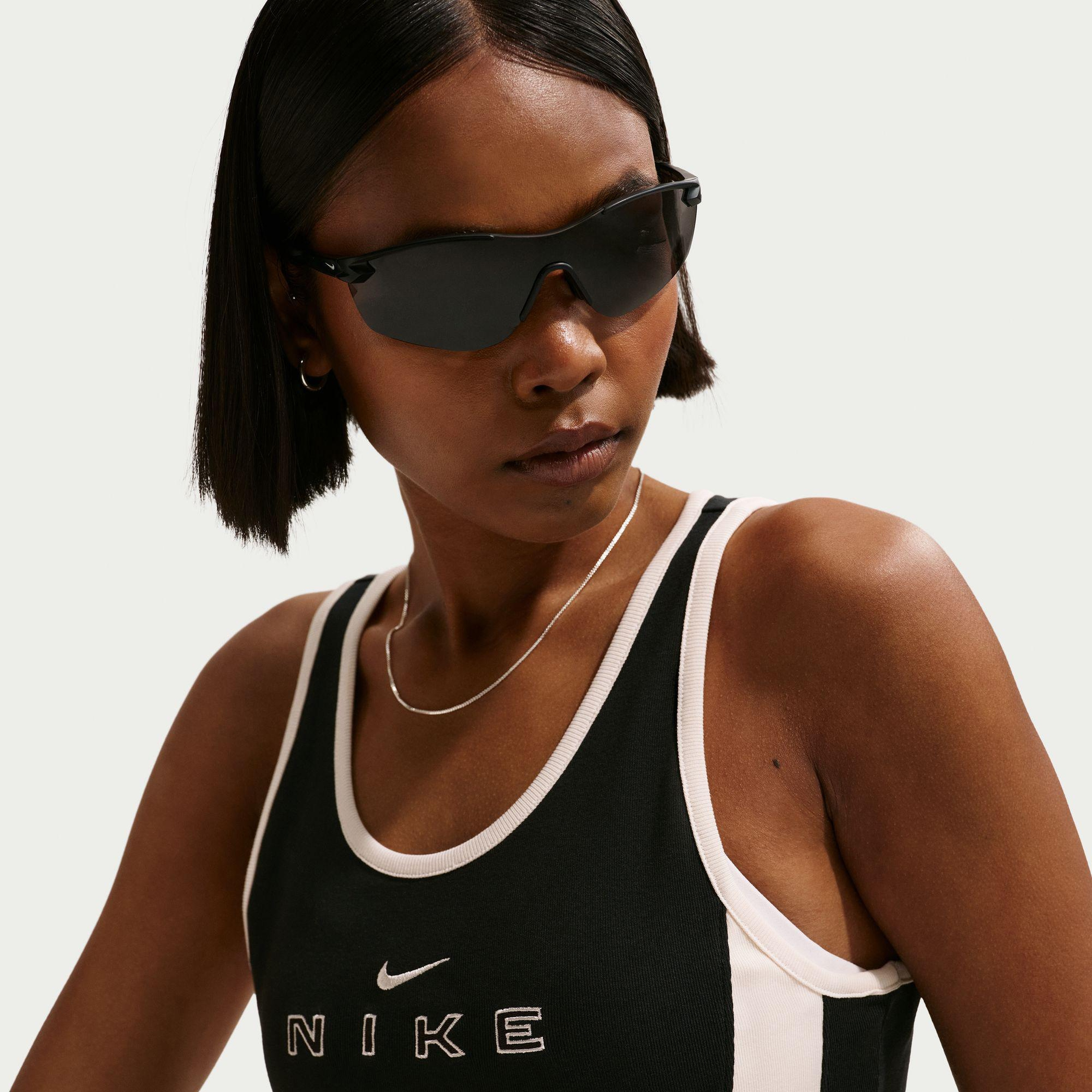 Nike Sportswear Street Graphic Kadın Siyah Kolsuz T-Shirt