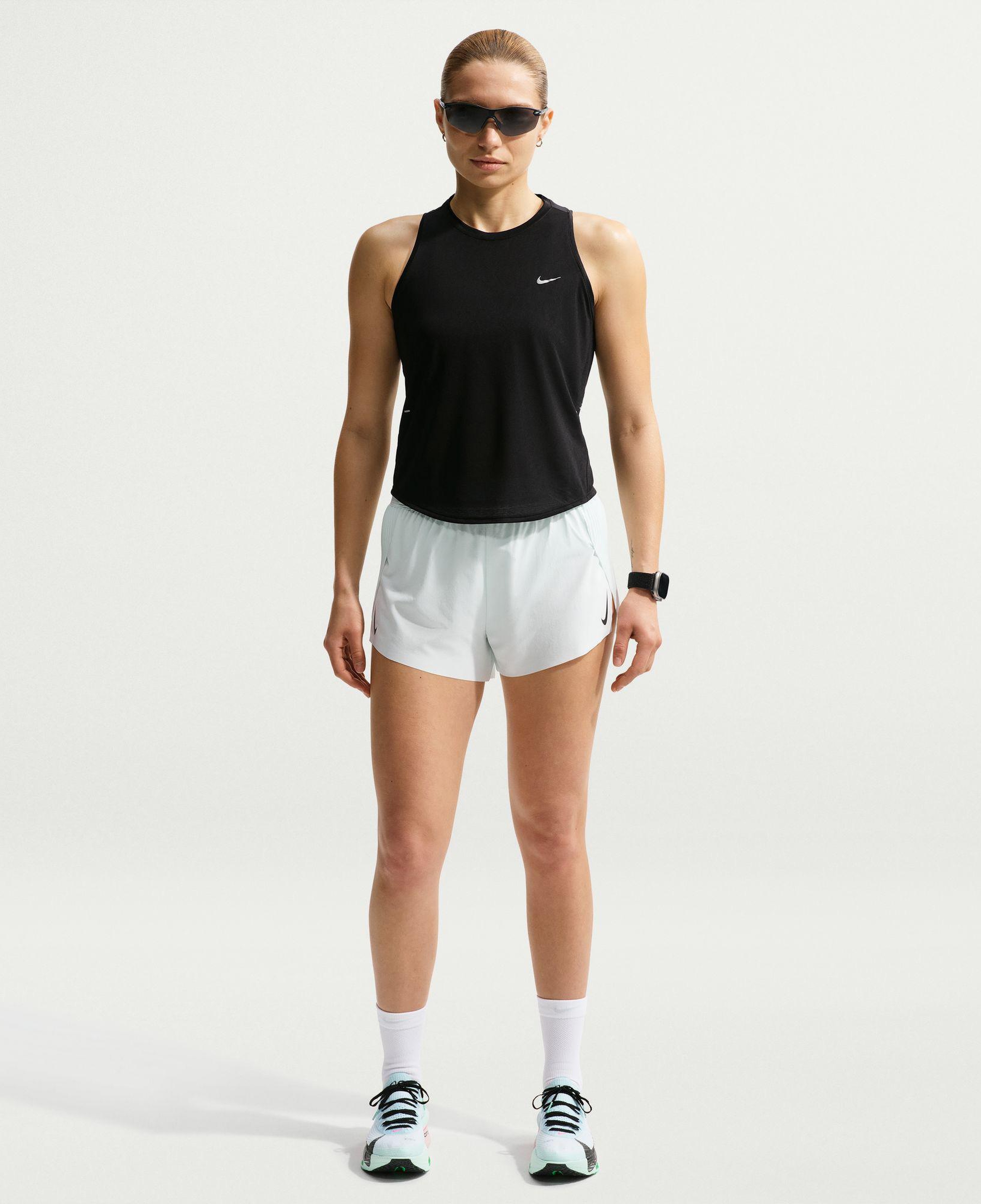 Nike Swift Breathe Kadın Siyah Kolsuz T-Shirt