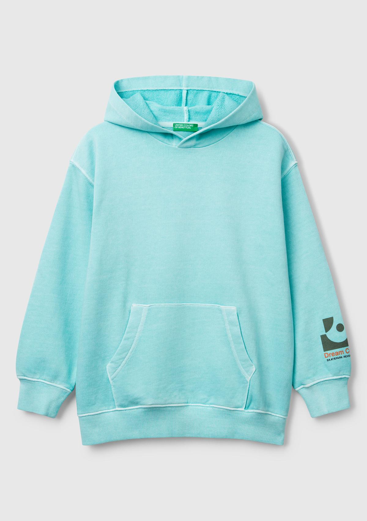 Erkek Çocuk Turkuaz Baskılı Soluk Efektli Kese Cepli Kapüşonlu Sweatshirt