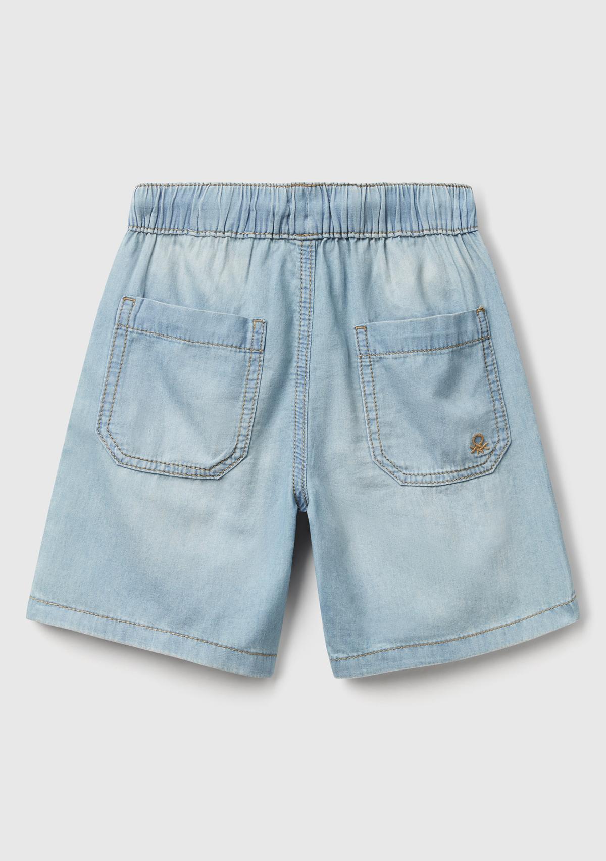 Erkek Çocuk Açık Denim Arka Cebi Logo İşlemeli Büzgü İpli Denim Bermuda Şort