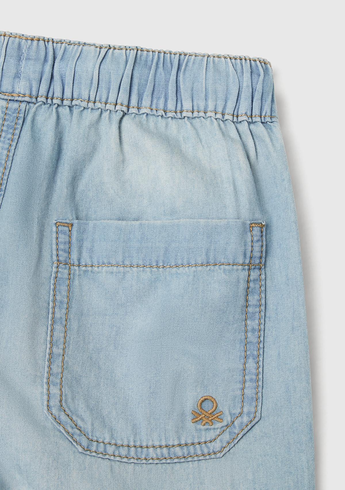 Erkek Çocuk Açık Denim Arka Cebi Logo İşlemeli Büzgü İpli Denim Bermuda Şort