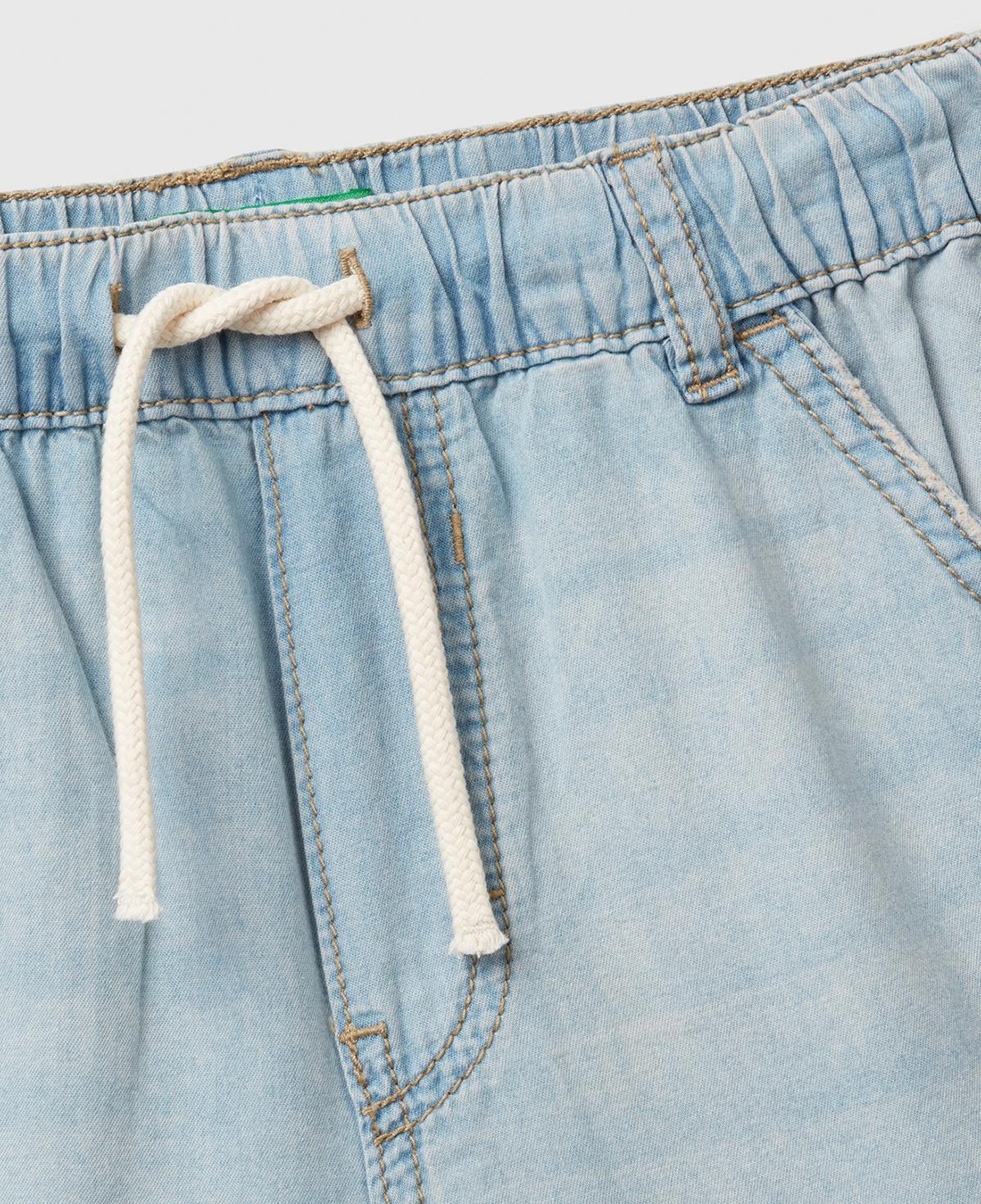 Erkek Çocuk Açık Denim Arka Cebi Logo Detaylı Büzgü İpli Denim Bermuda Şort