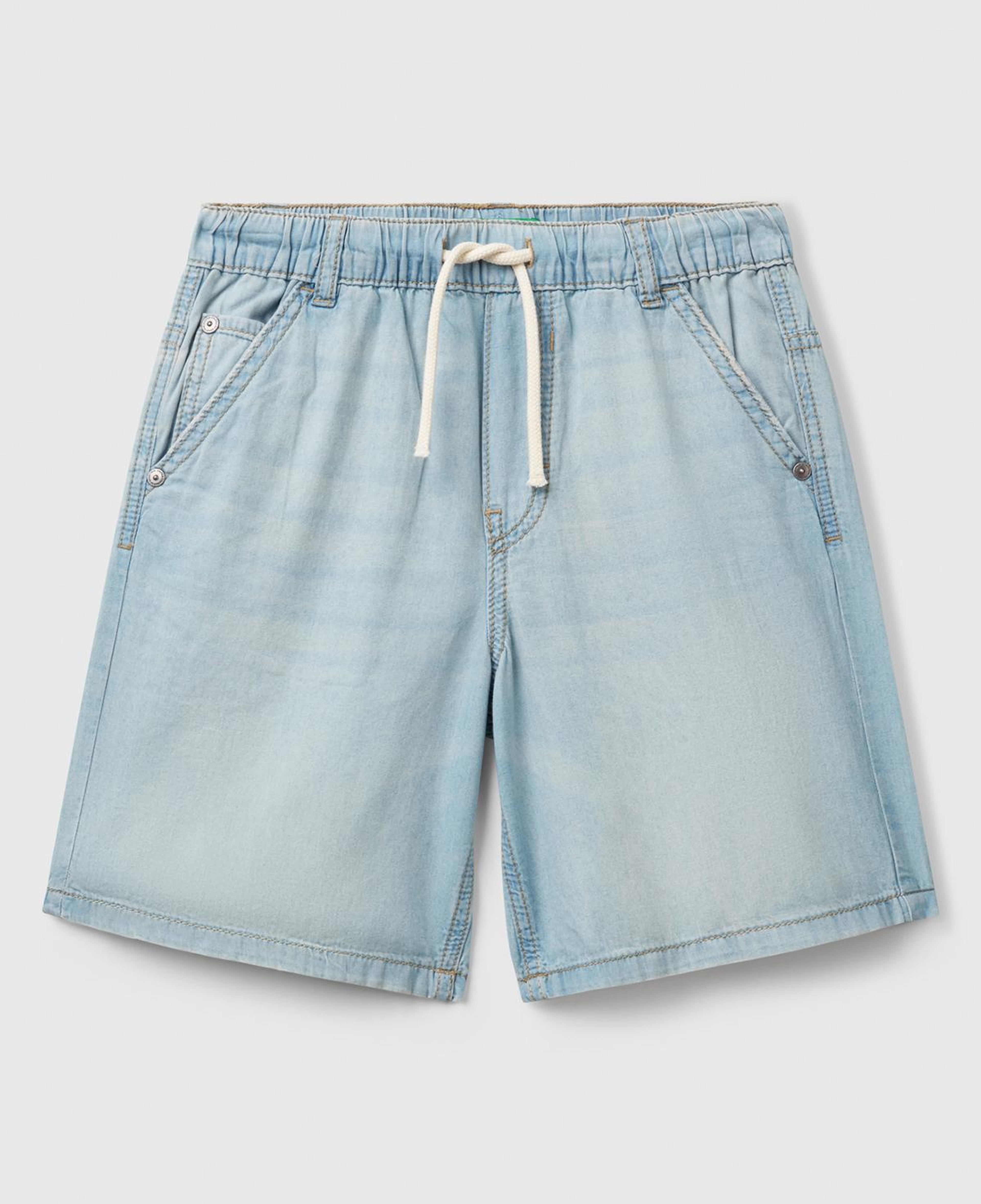 Erkek Çocuk Açık Denim Arka Cebi Logo Detaylı Büzgü İpli Denim Bermuda Şort