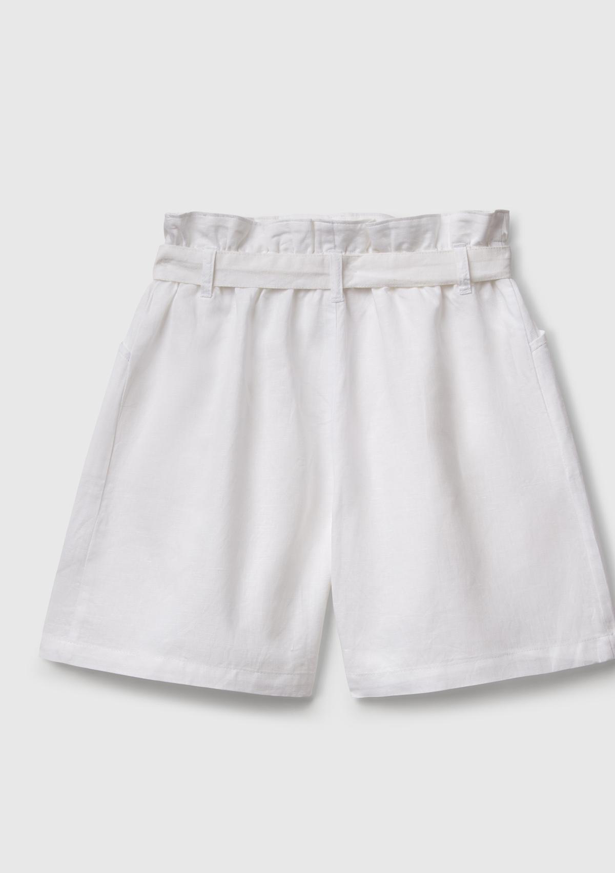 Kız Çocuk Beyaz Keten Karışımlı Beli Kuşaklı Wide Fit Bermuda Şort