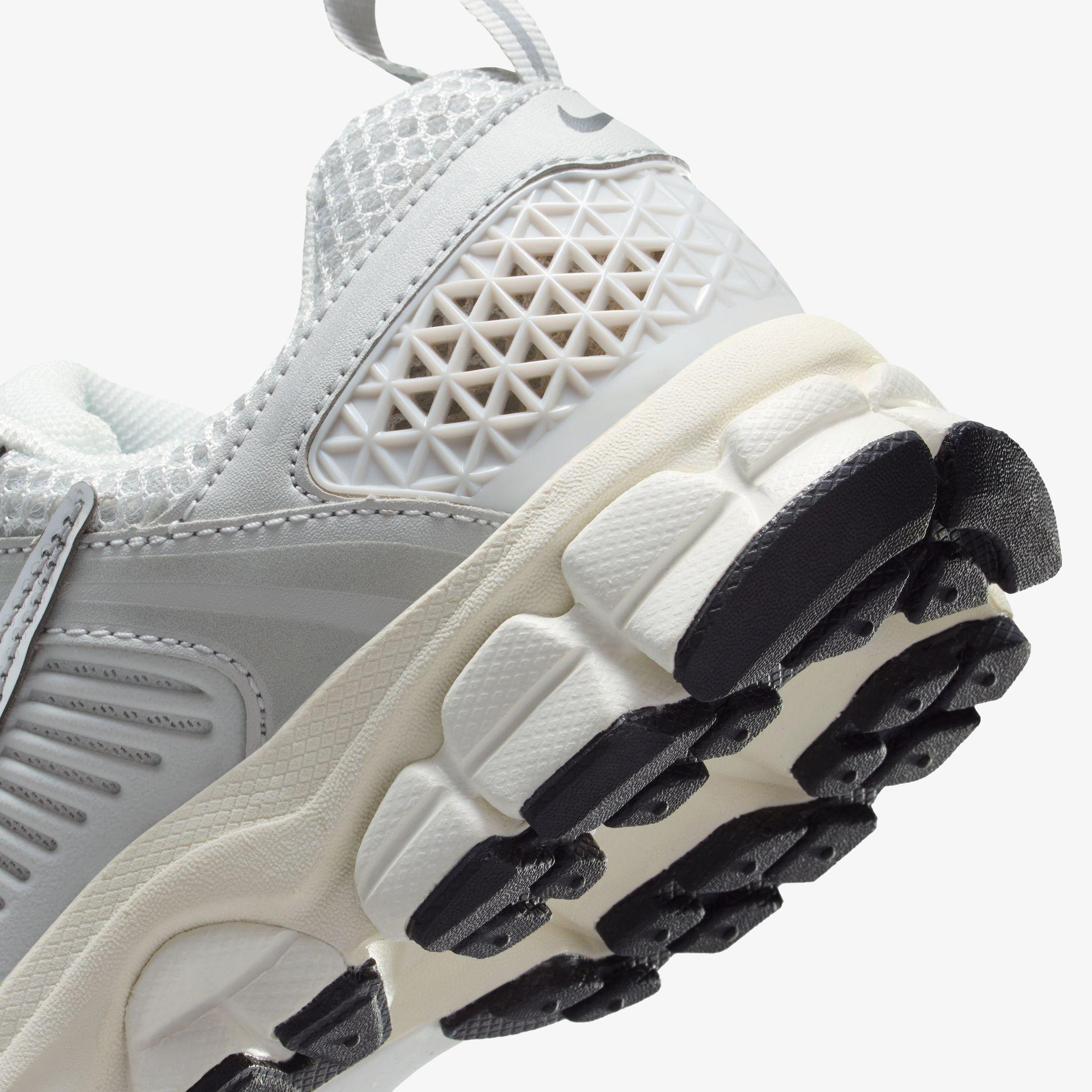Nike Vomero 5 Gri Spor Ayakkabı