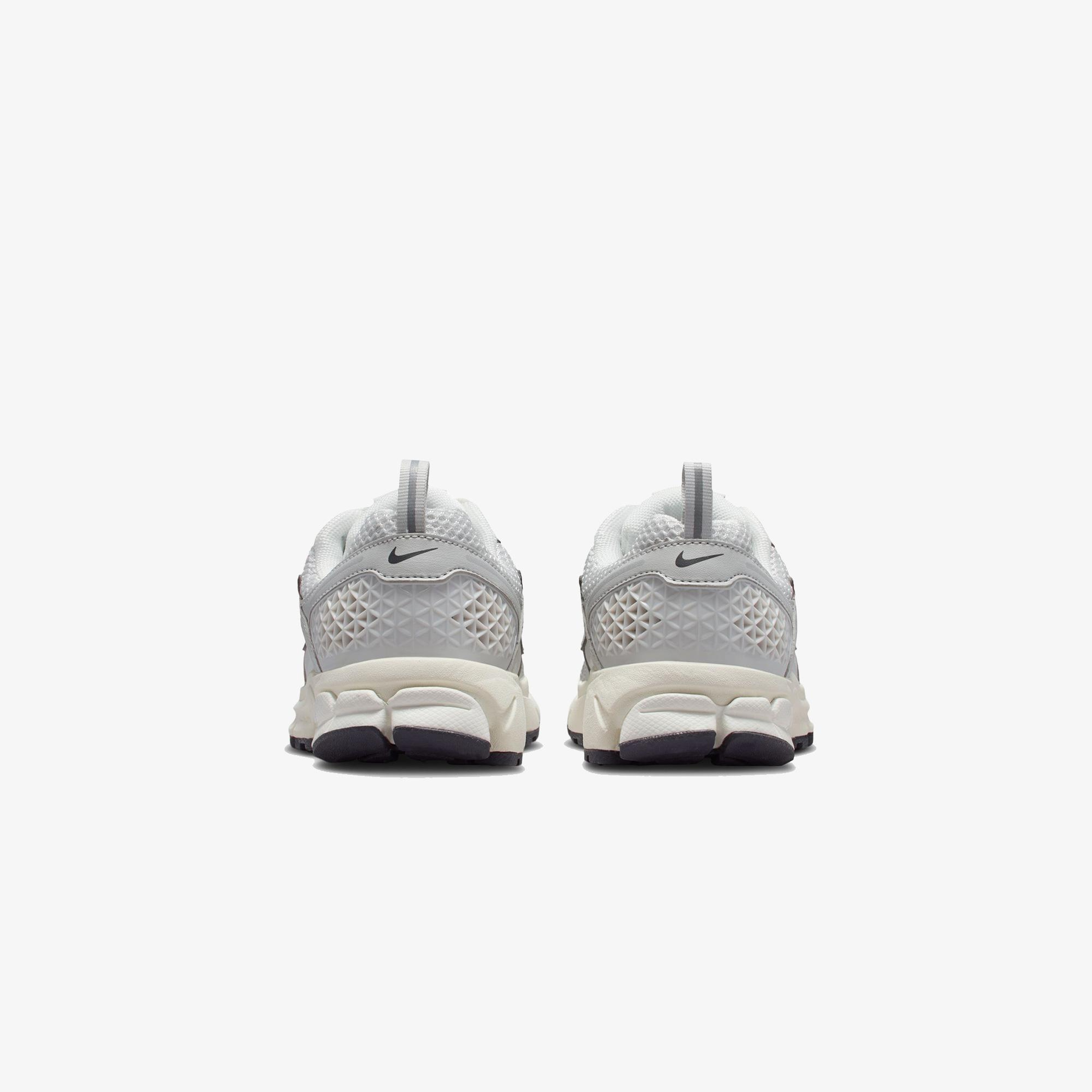 Nike Vomero 5 Gri Spor Ayakkabı