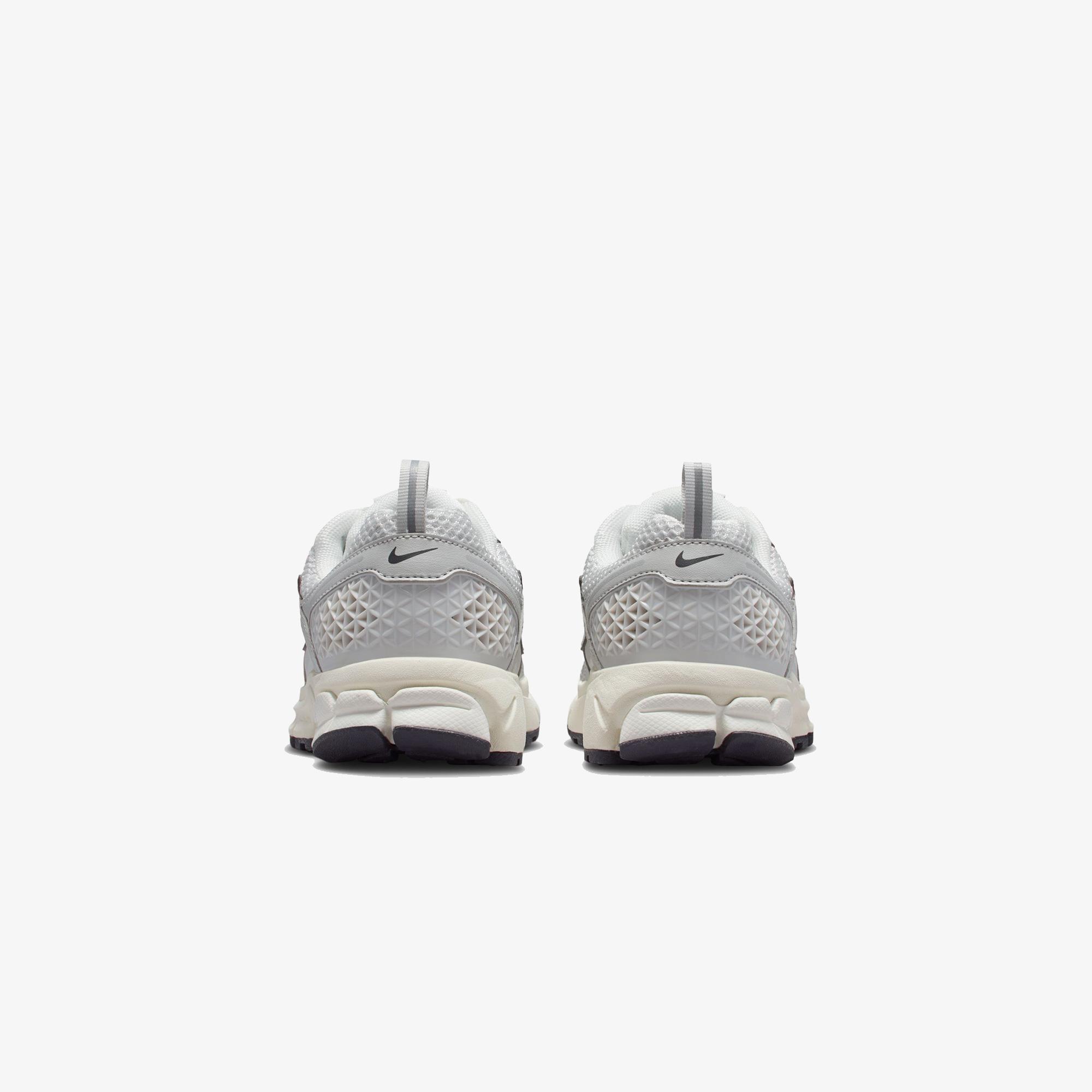 Nike Vomero 5 Gri Spor Ayakkabı