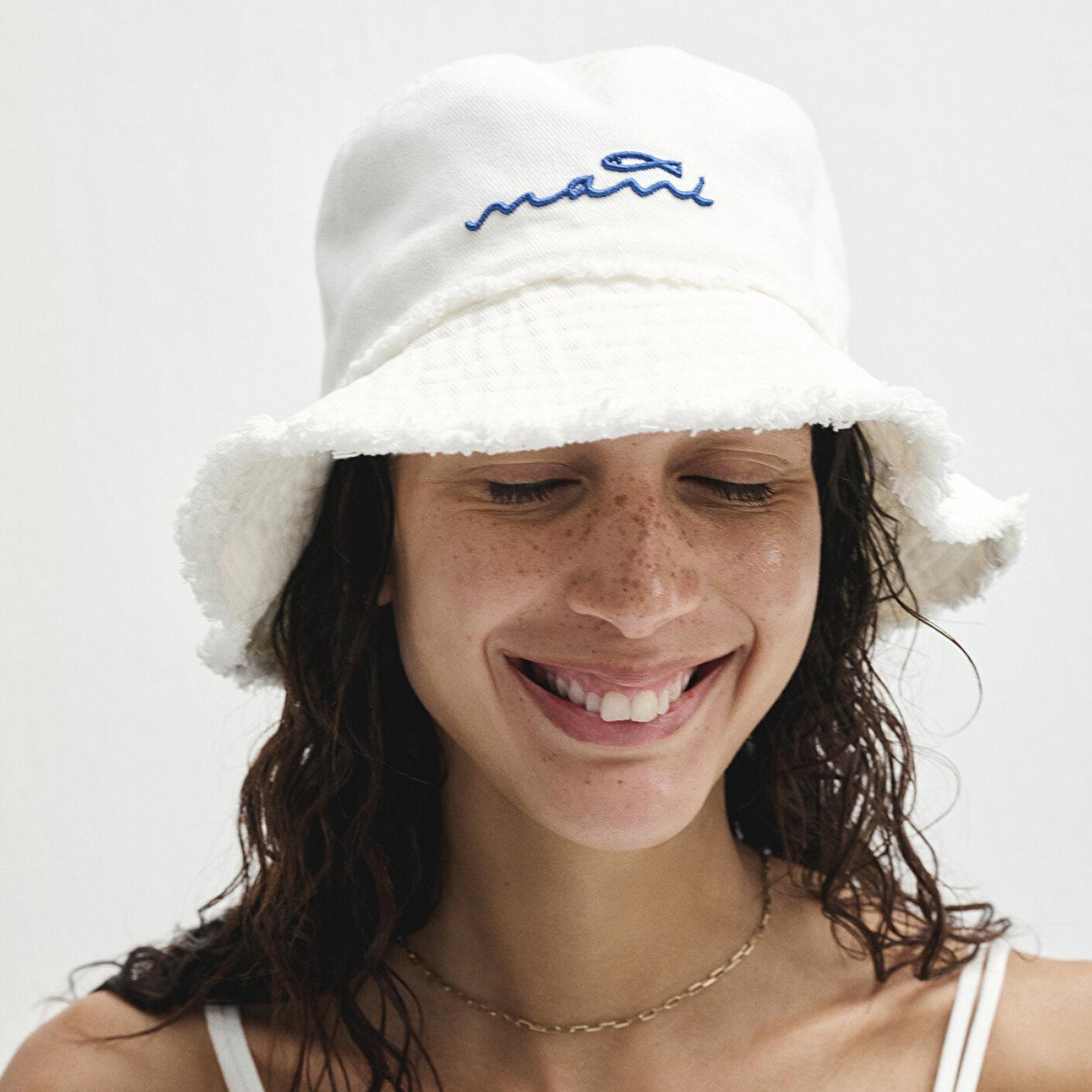 Mavi Mavi Nakışlı Beyaz Bucket Şapka 1913102-620