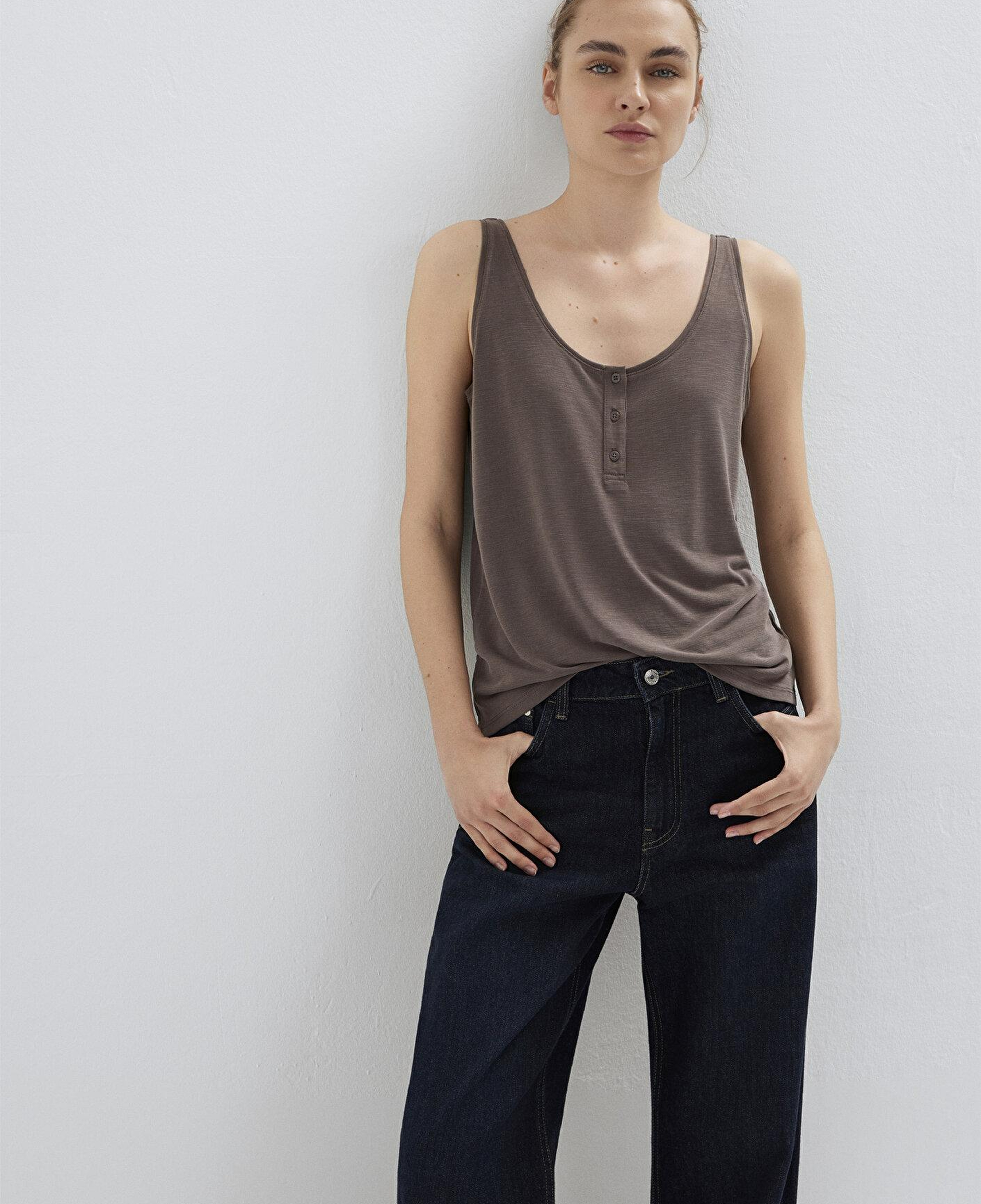 Mavi Düğmeli Kahverengi Atlet Slim Fit / Dar Kesim 1613339-87537