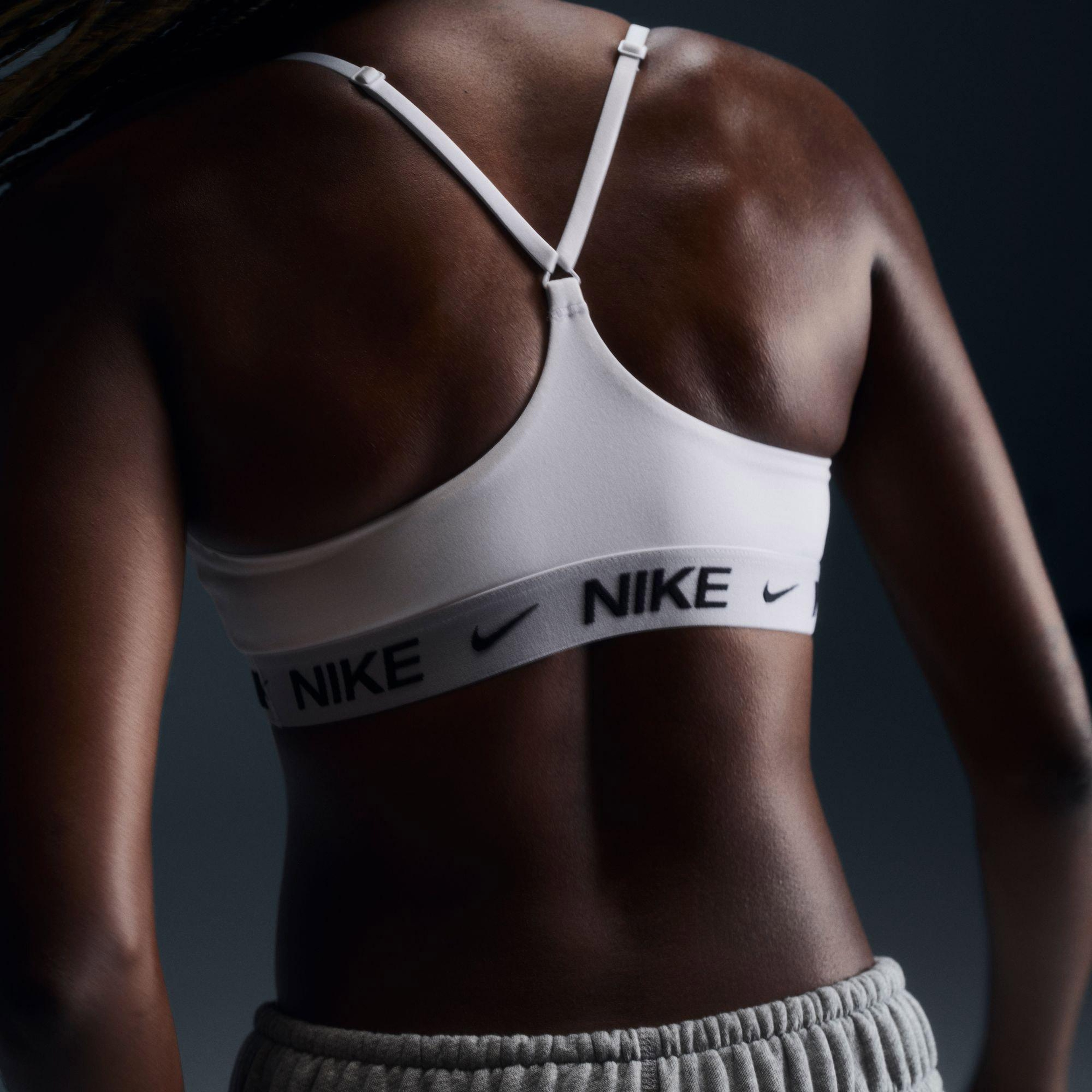 Nike Dri-Fit Indy Hafif Destekli Kadın Beyaz Bra