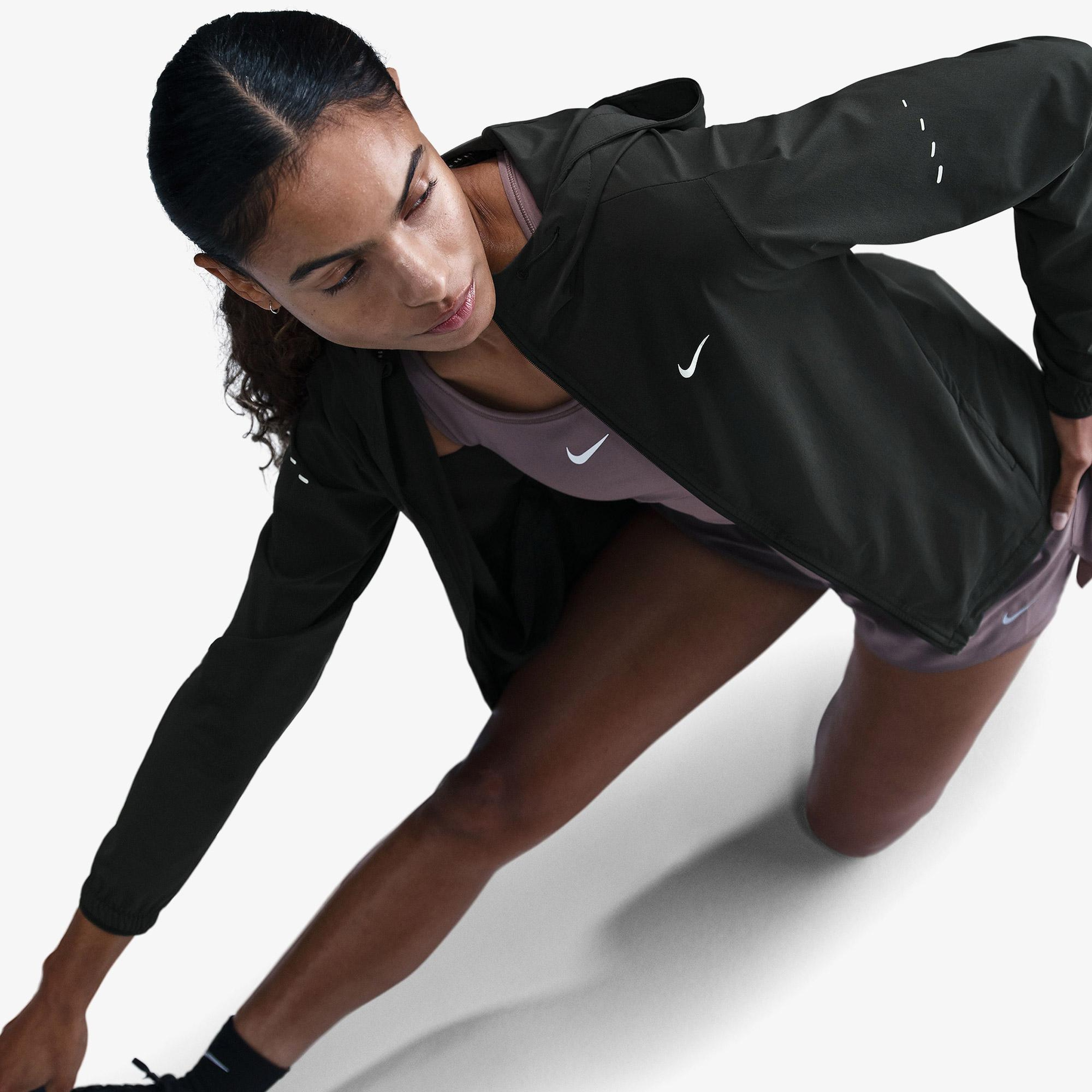 Nike Swift Repel Kadın Siyah Ceket