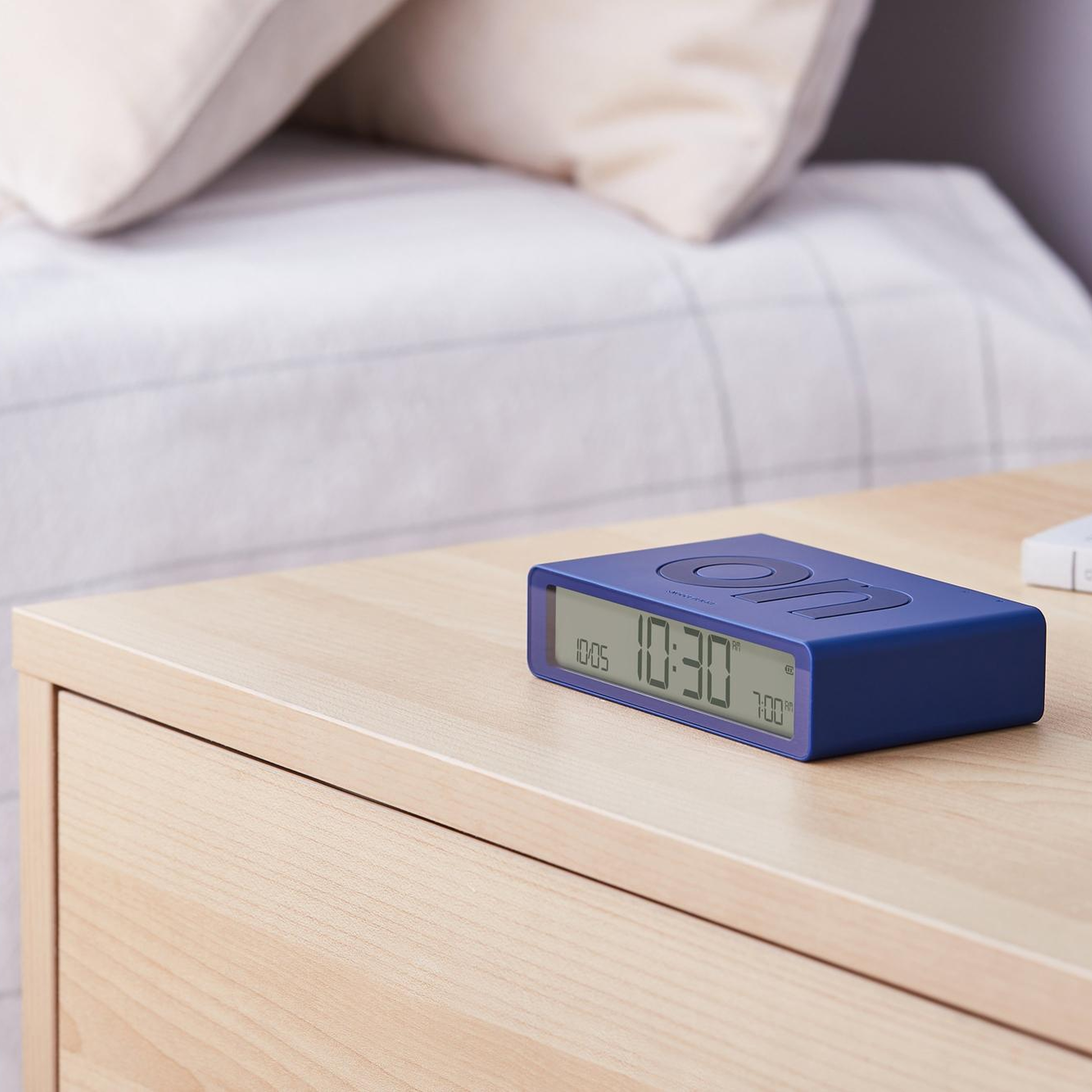 Lexon Flip Klasik Şarj Edilebilir Alarm Saat Lacivert
