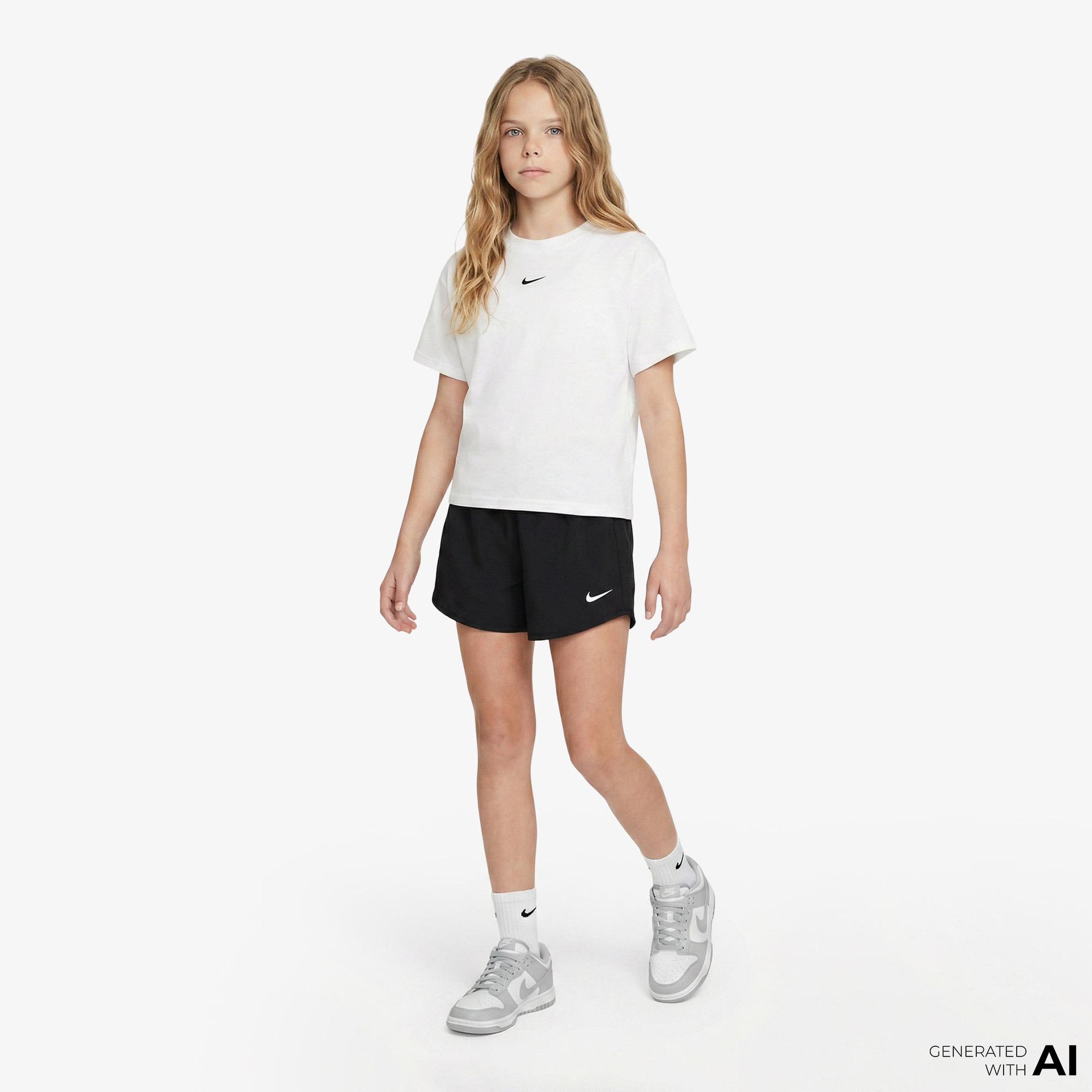 Nike Sportswear Boxy Essentials Çocuk Beyaz Günlük T-Shirt