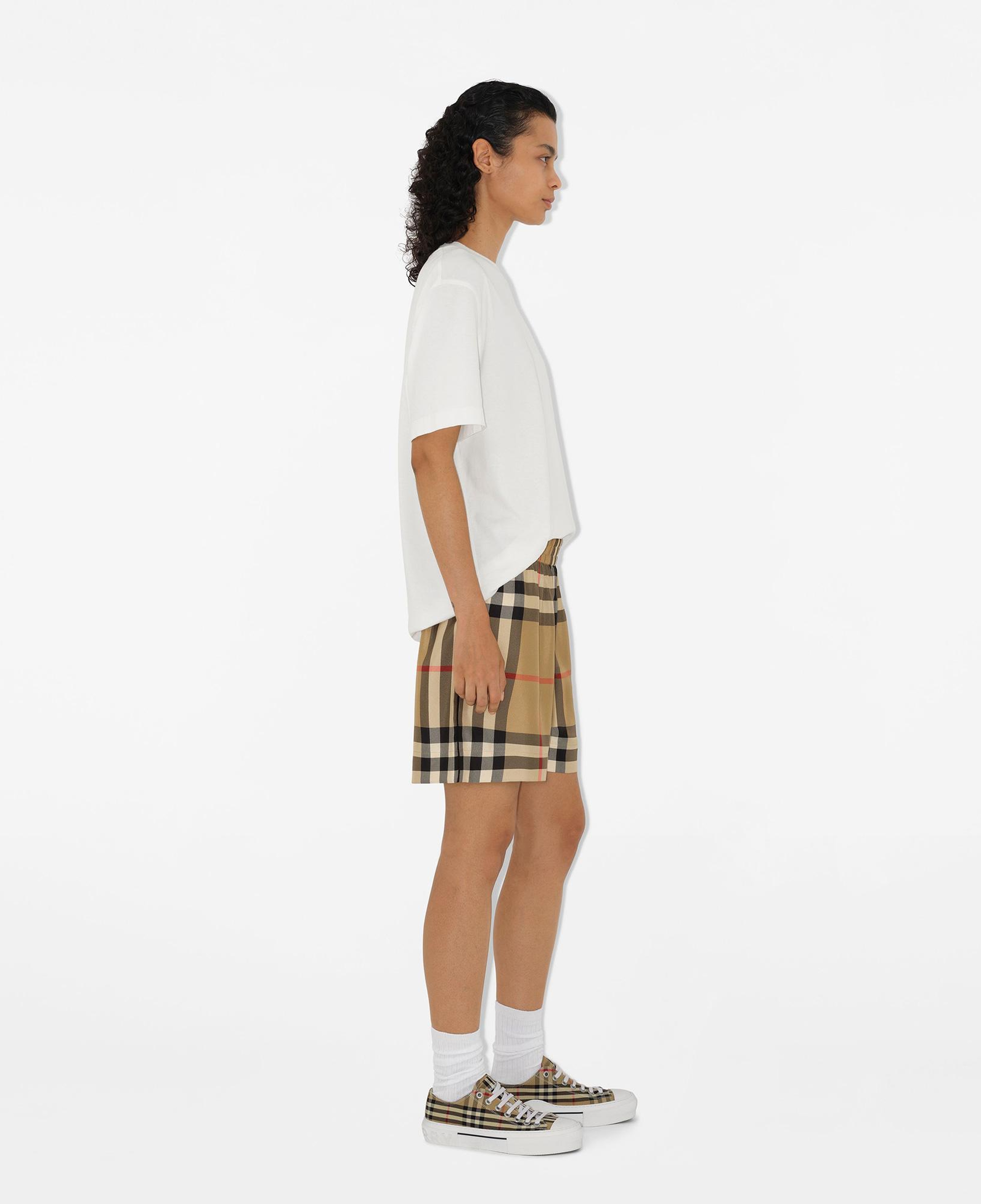 Burberry Check İpek Kadın Bej Şort