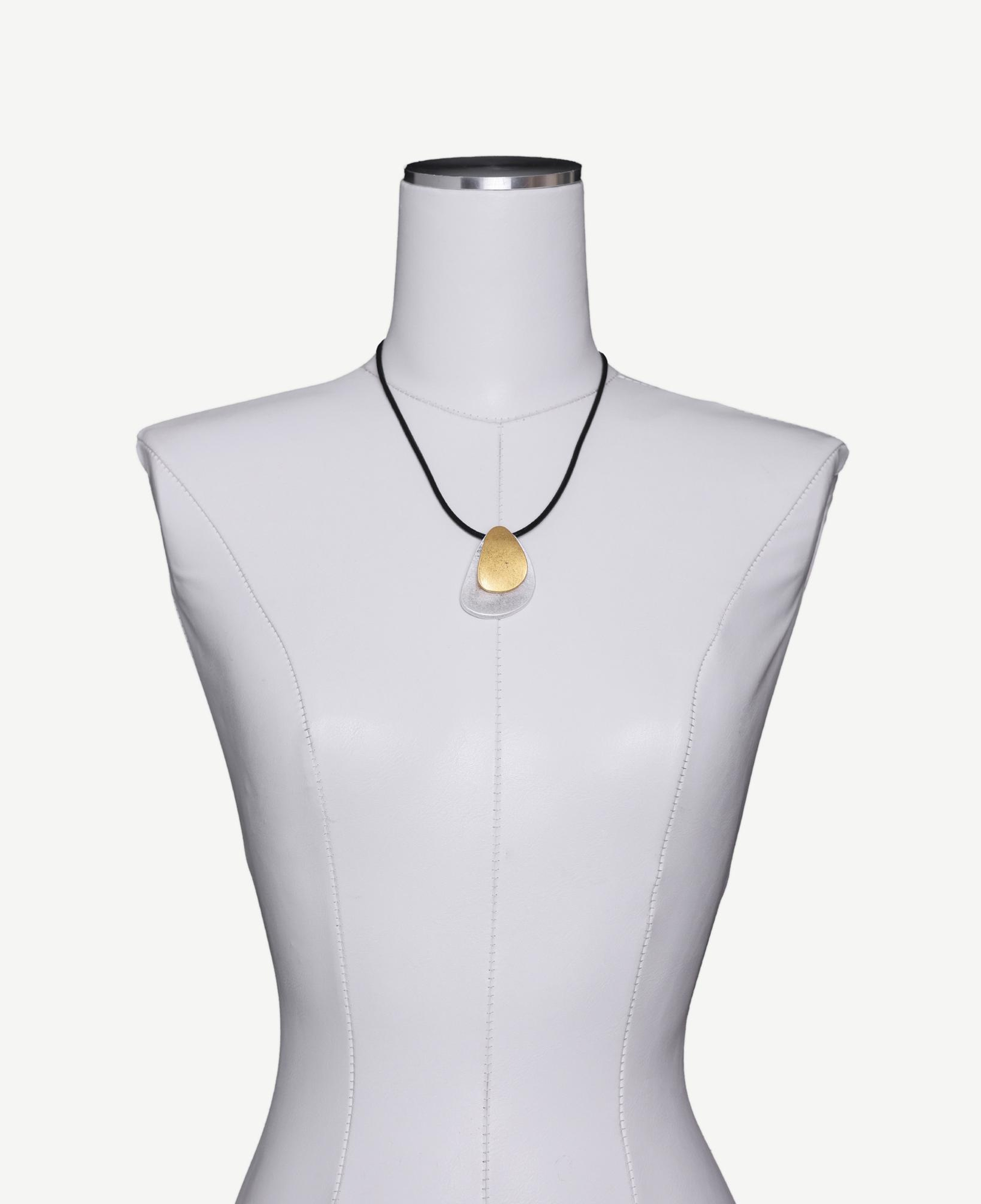 YARGICI Metal Aksesuar Detaylı Kolye