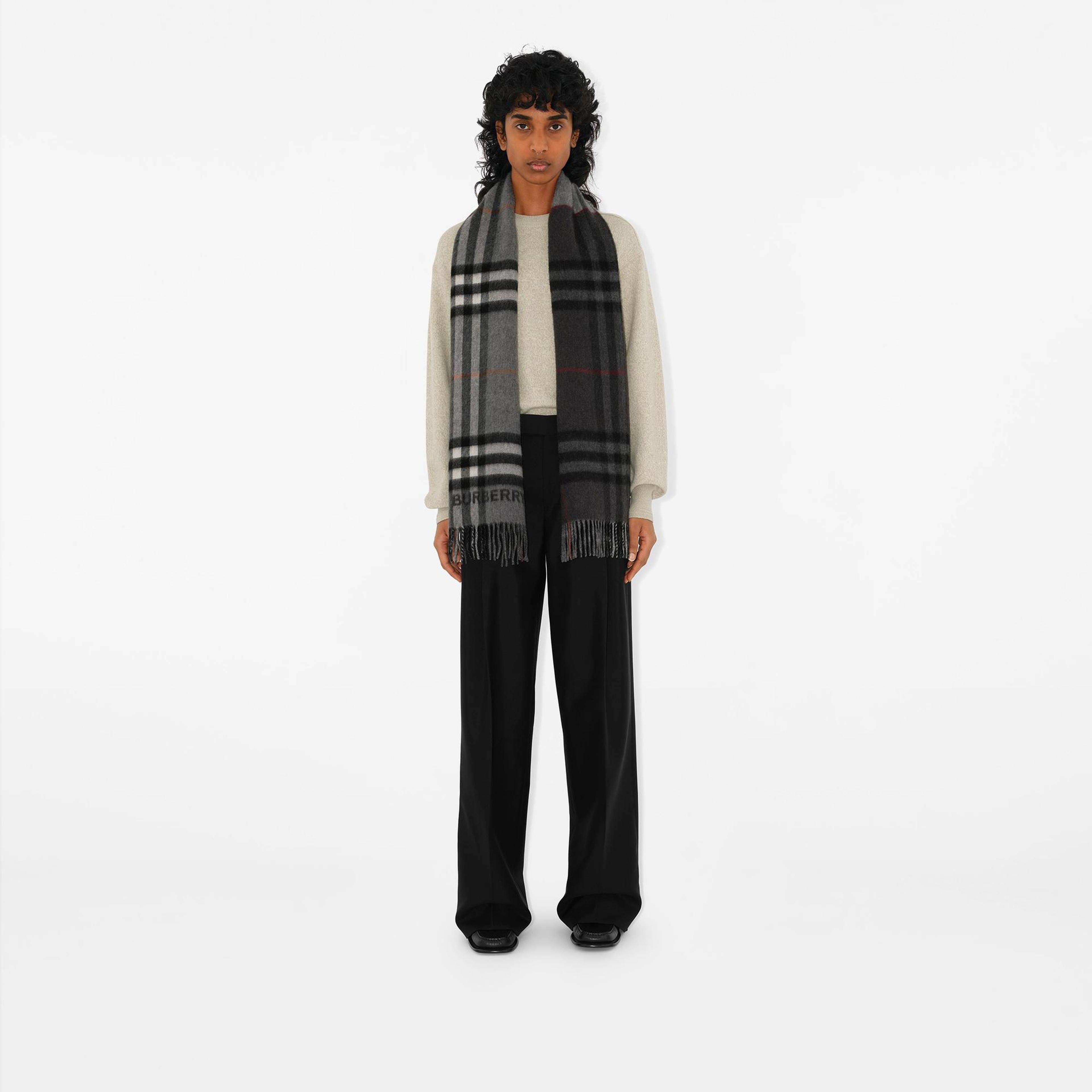 Burberry Unisex Gri Atkı