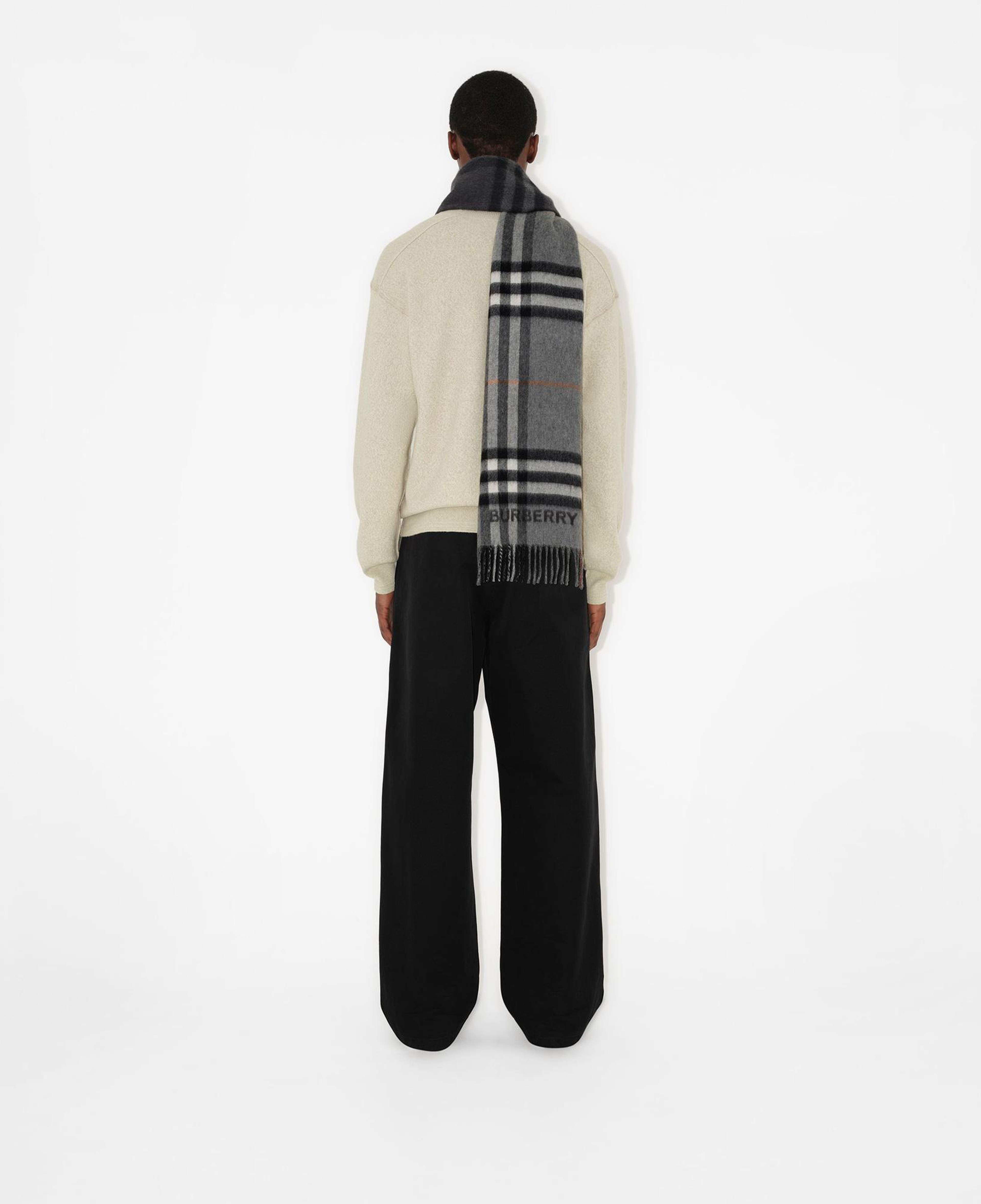 Burberry Unisex Gri Atkı