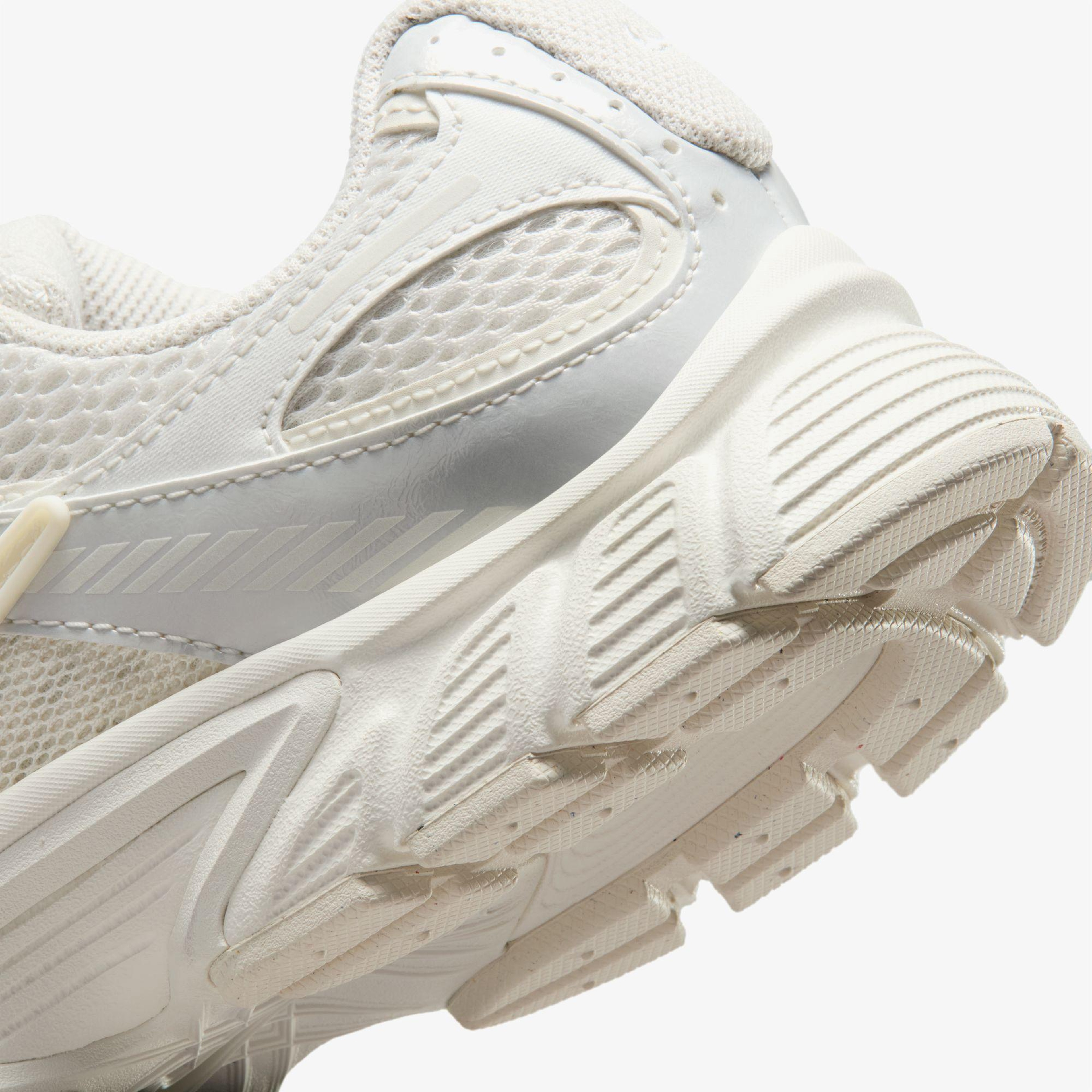 Nike V5 RNR Kadın Krem Rengi Spor Ayakkabı