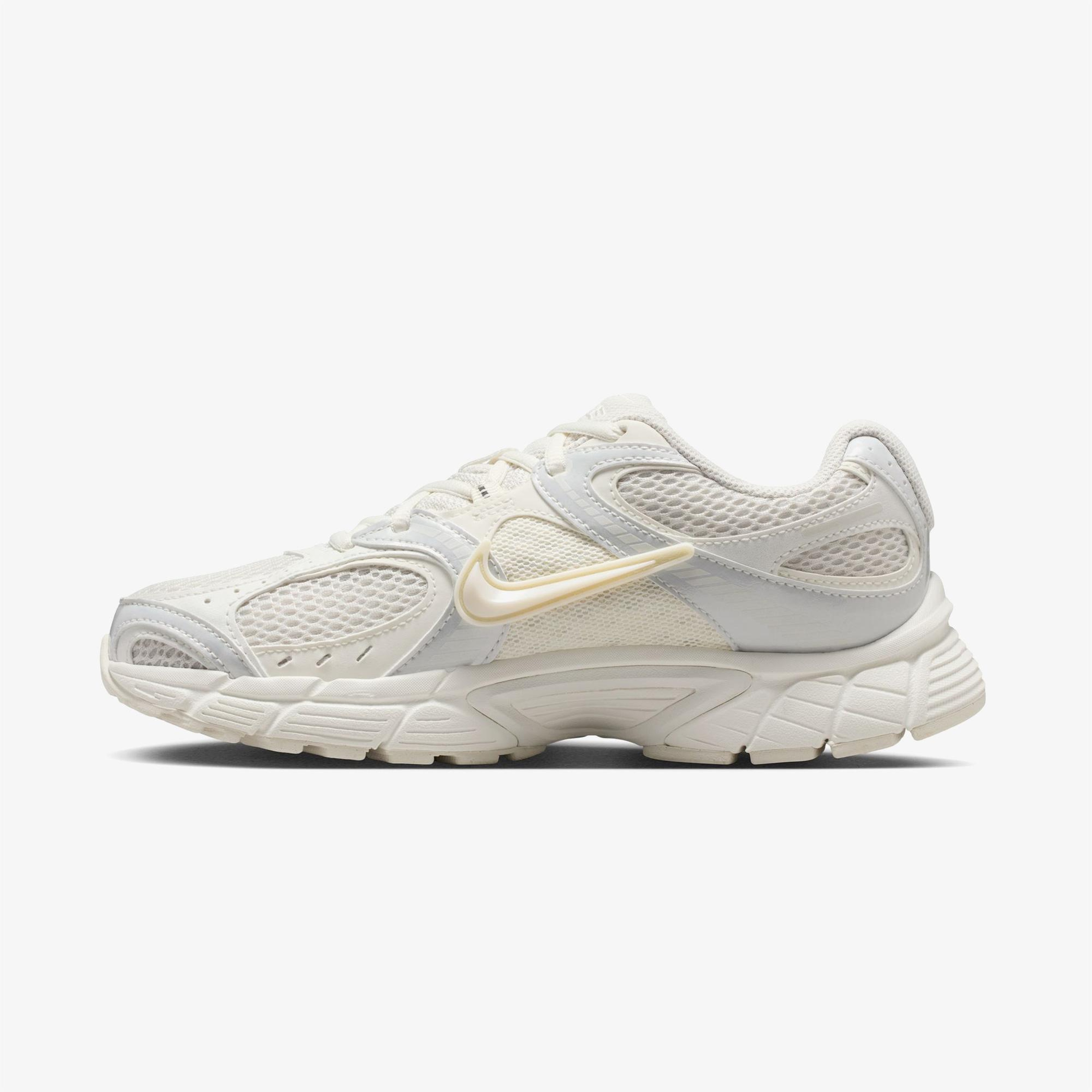 Nike V5 RNR Kadın Krem Rengi Spor Ayakkabı